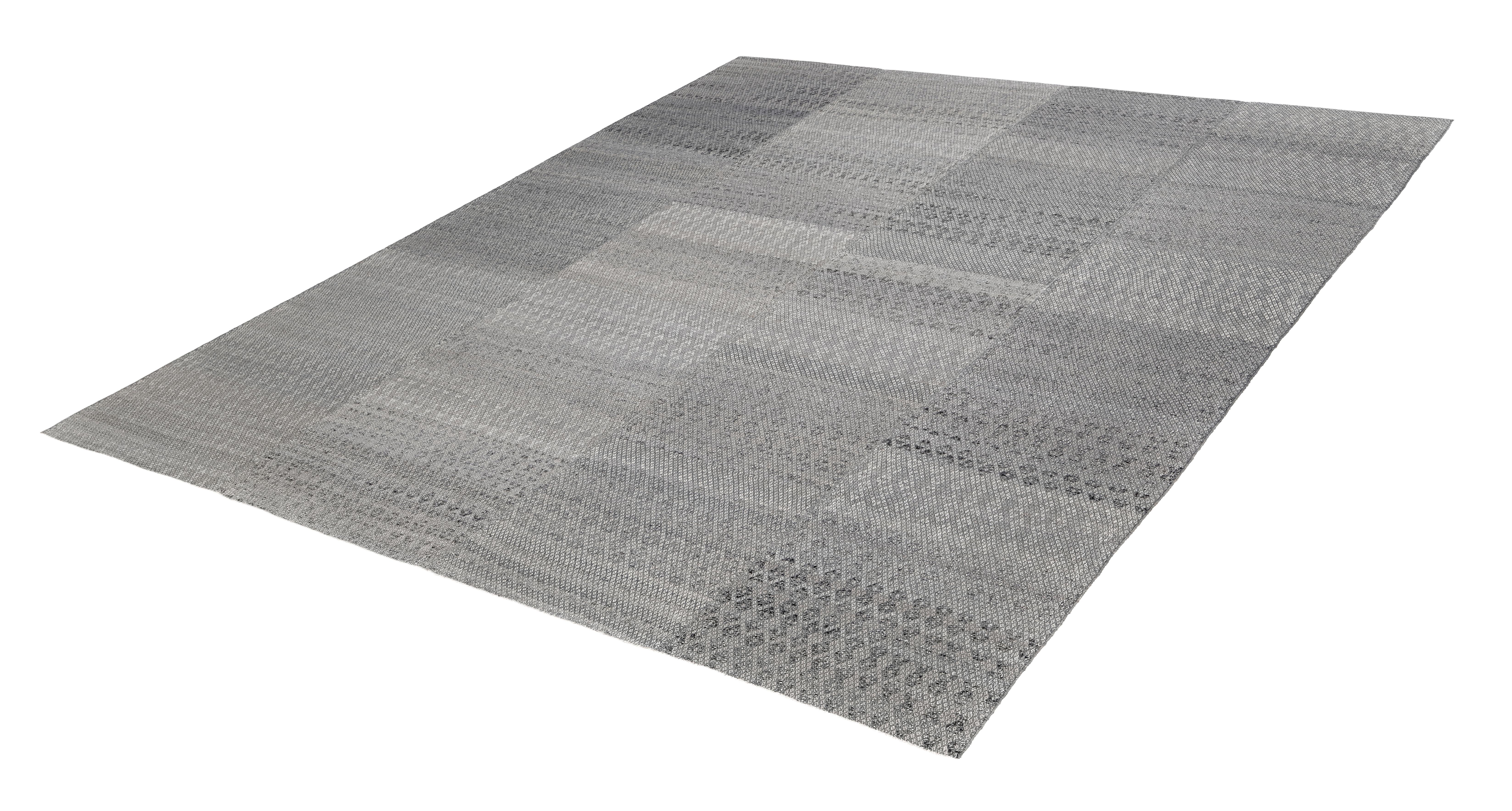 Tissé à la main Persain Handwoven Damavand Flatweave Rug in Natural Gray Tones en vente