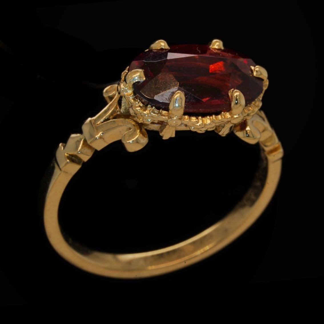Persephone's Pomegranate Ring in 9 Karat Yellow Gold with Oval Garnet In New Condition In Melbourne, Vic