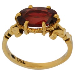 Persephone's Pomegranate Ring in 9 Karat Yellow Gold with Oval Garnet