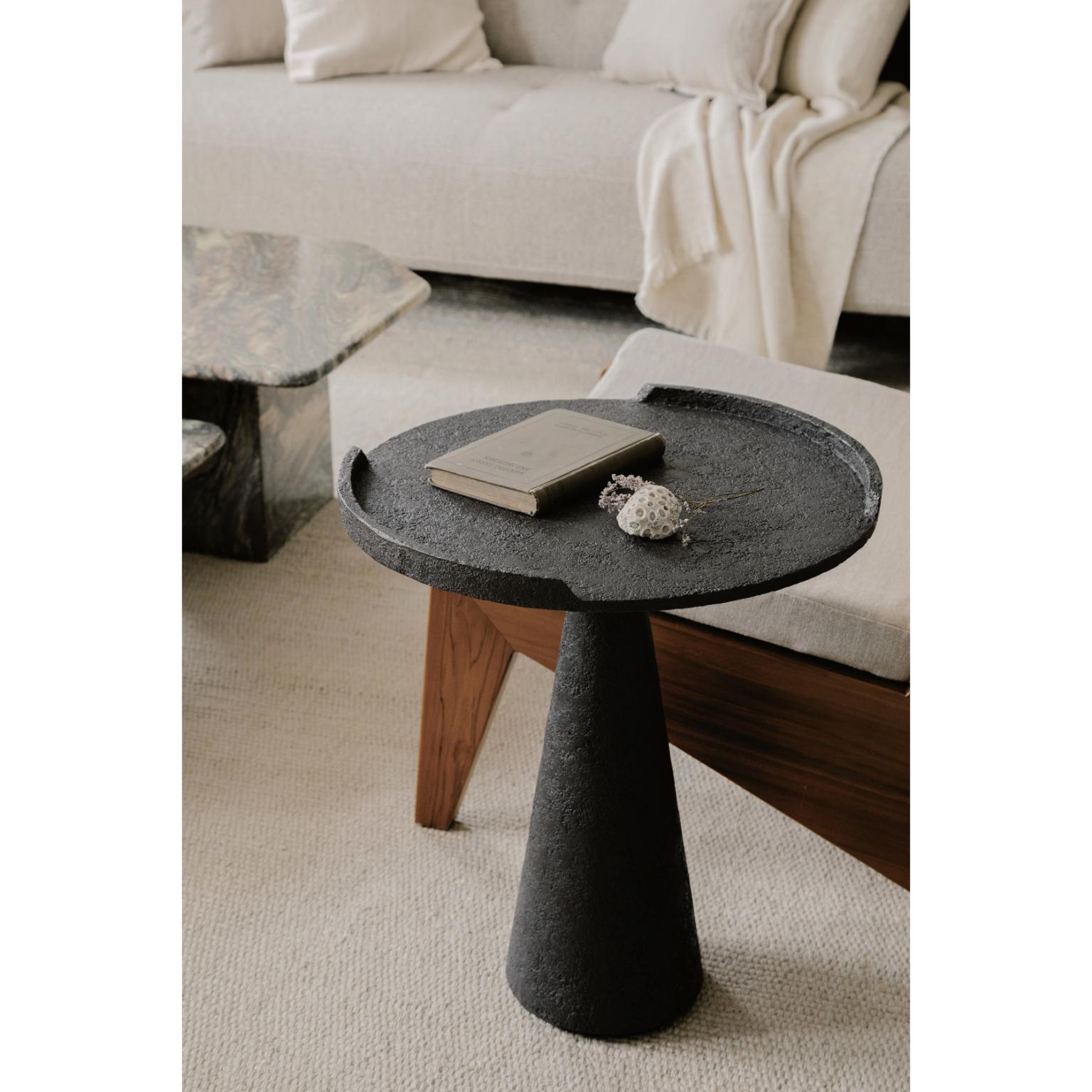 Perseus Side Table in Cast Bronze With Custom Hammered Patina by OZA Design In New Condition For Sale In Geneve, CH