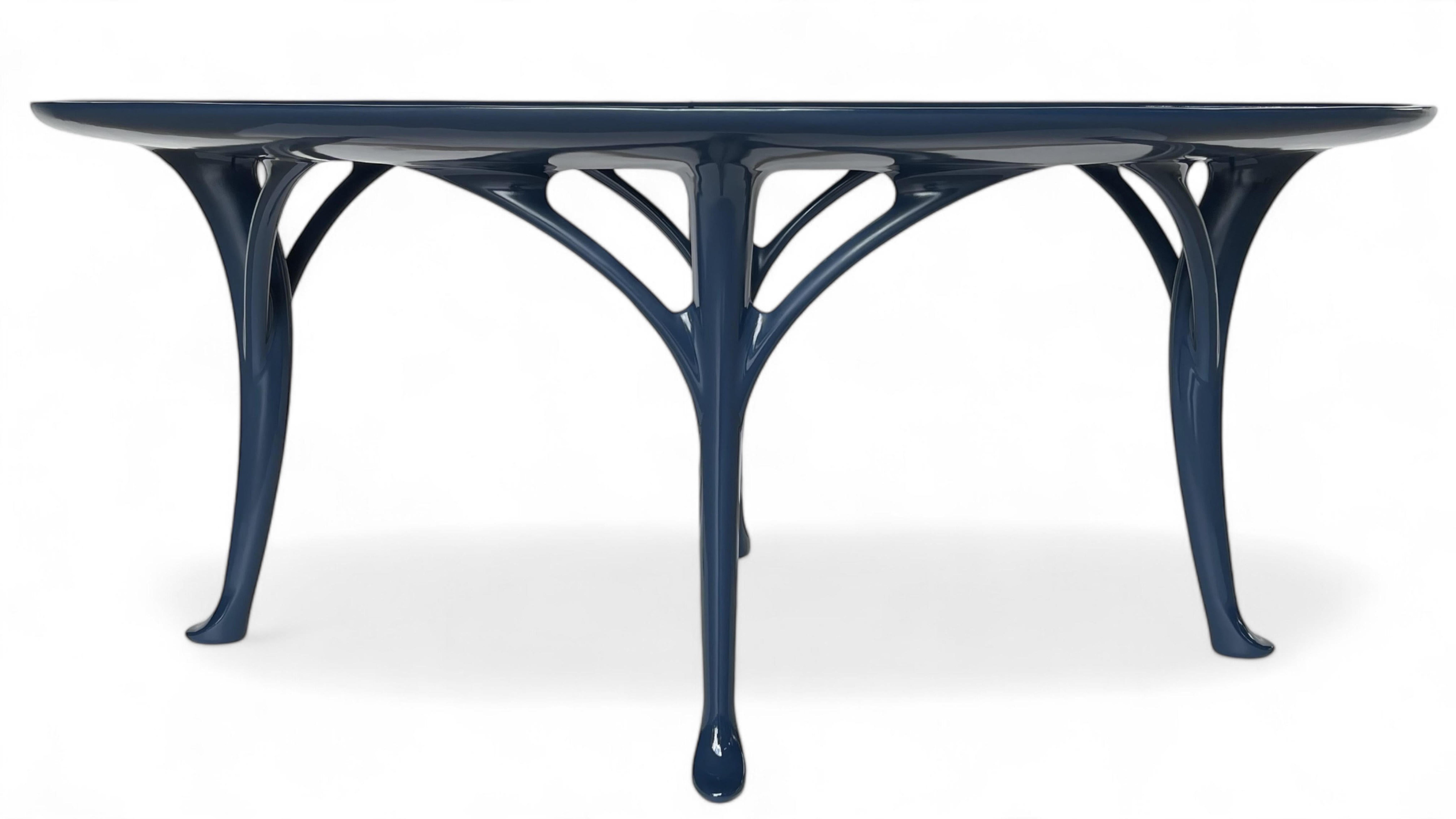 La Collection Salsa est un ensemble de pièces très personnelles pour le designer Martin Goebel, car elles ont été conçues pour son usage personnel, sans être limitées par les concepts imposés par les clients.  L'Eleg est une élégante modernisation