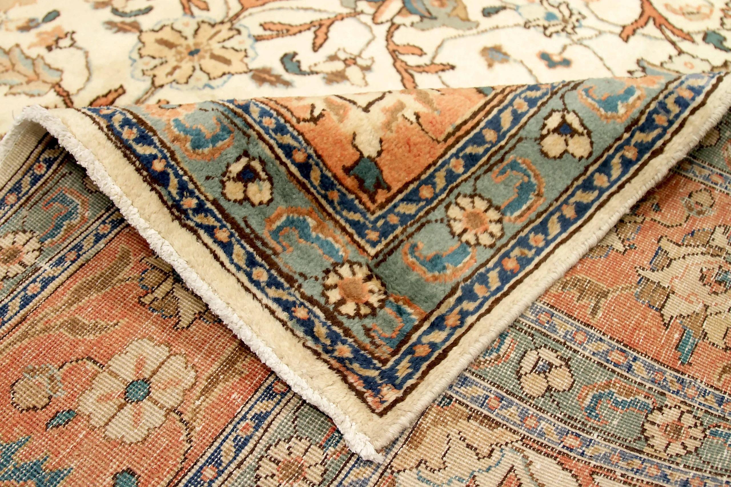 Scopri l'eleganza dei tappeti persiani Abadeh con caratteristiche CIRCA 1940. Progettato con lana e marrone-avorio-rosa, questo design esclusivo è perfetto per valorizzare il tuo spazio.