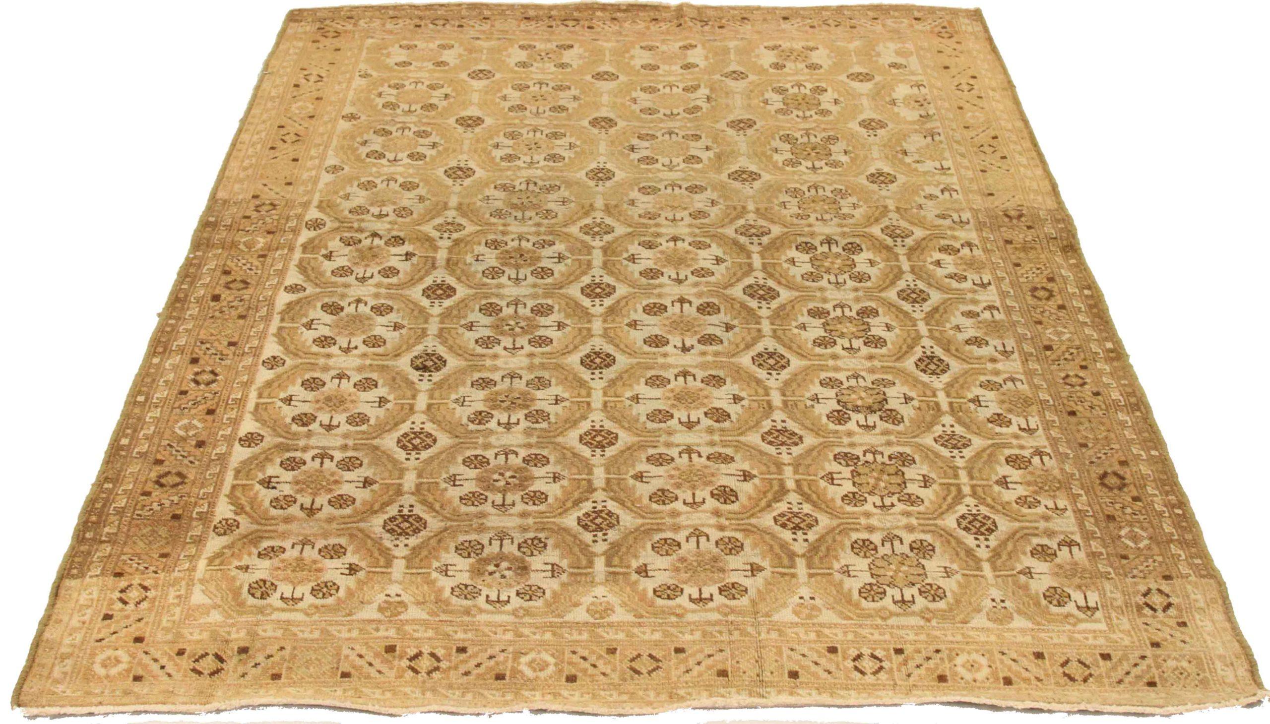 Entdecken Sie die Eleganz des persischen Afshar mit dem kleinen Teppich CIRCA 1880. Dieses exklusive Design aus Wolle und Braun-Elfenbein ist perfekt, um Ihren Raum zu verschönern.