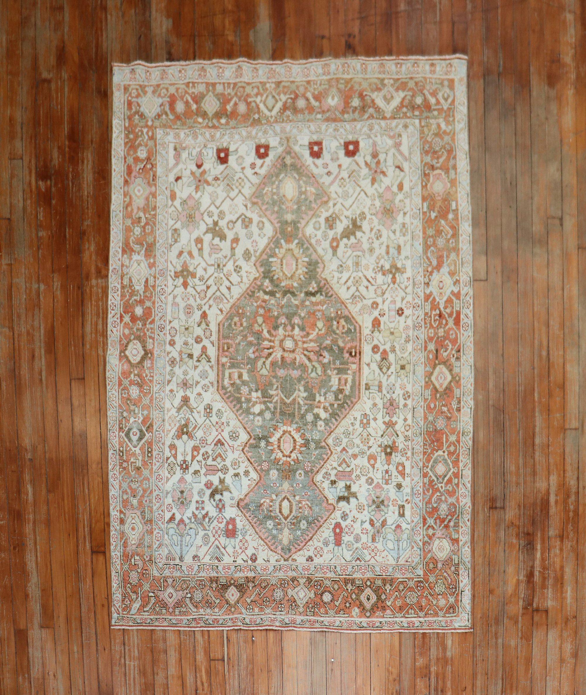 Early 20th century Persian Bidjar rug in mellow earth tones

Measures: 4'8'' x 6'10''.

 