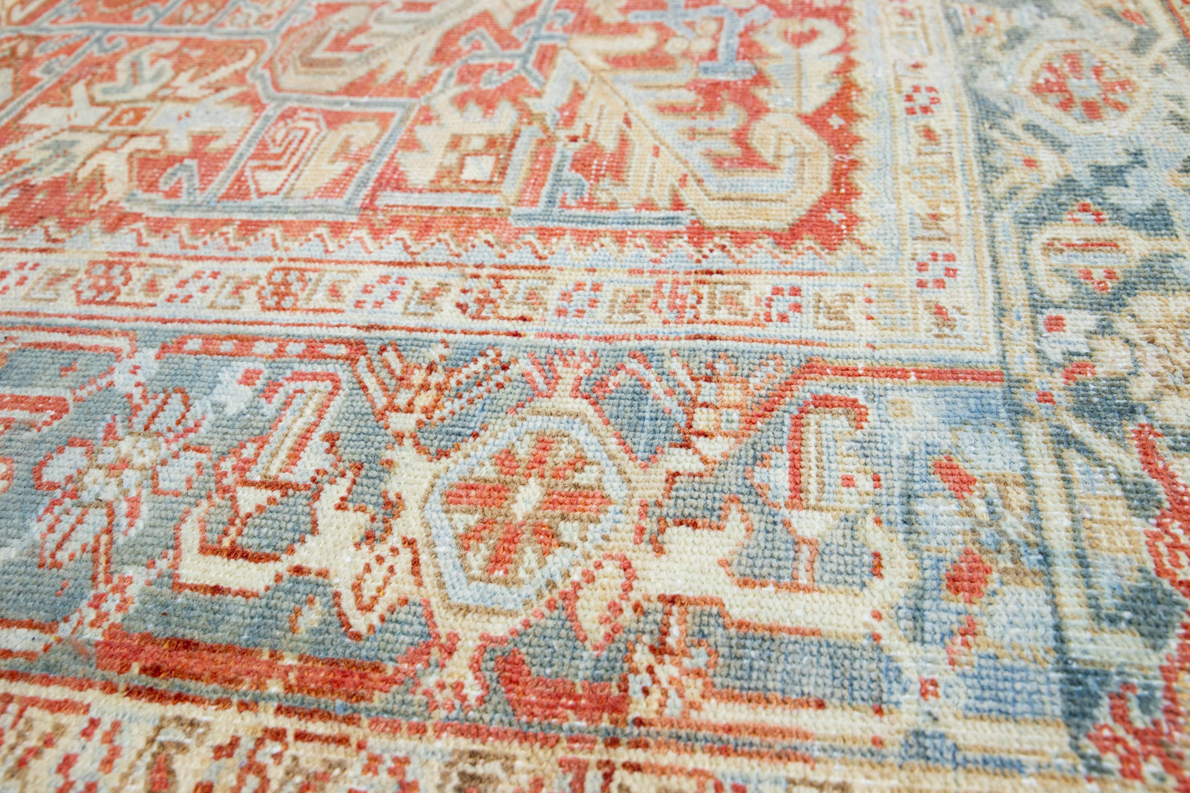Persischer antiker Heriz-Wollteppich mit Allover-Design mit rostfarbenem Farbfeld im Angebot 2