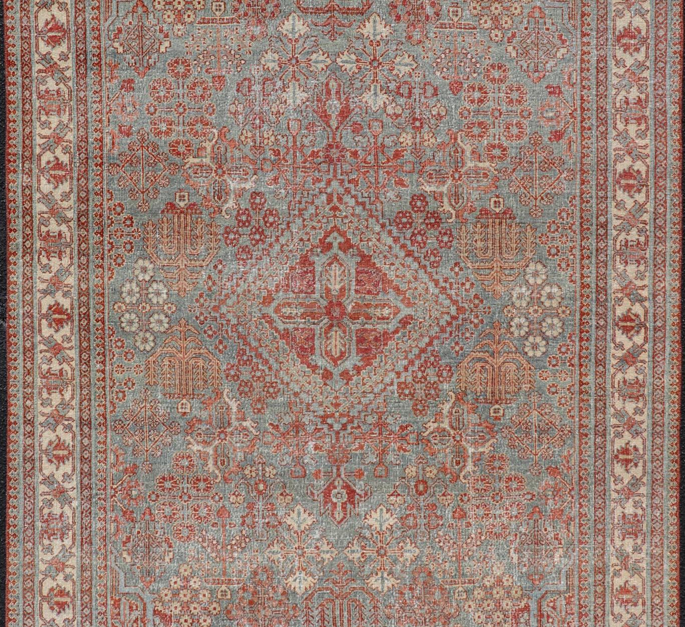 Persischer antiker Joshegan-Teppich mit geometrischem Medaillon-Design in Weichrot im Zustand „Gut“ im Angebot in Atlanta, GA