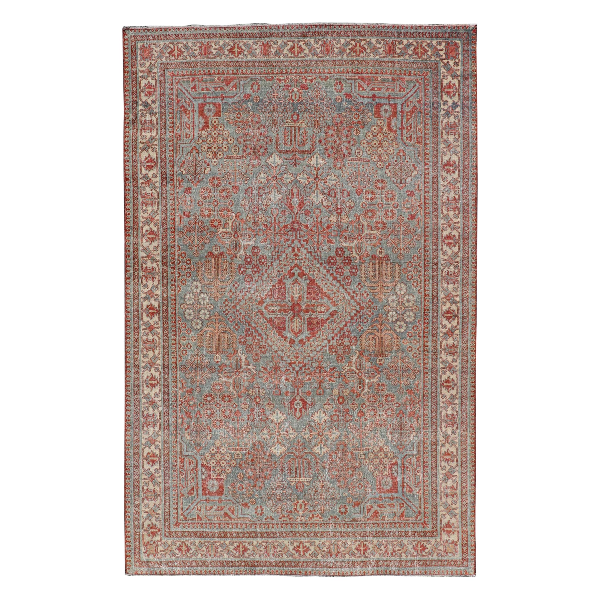 Tappeto persiano antico Joshegan con disegno geometrico a medaglione in rosso tenue in vendita