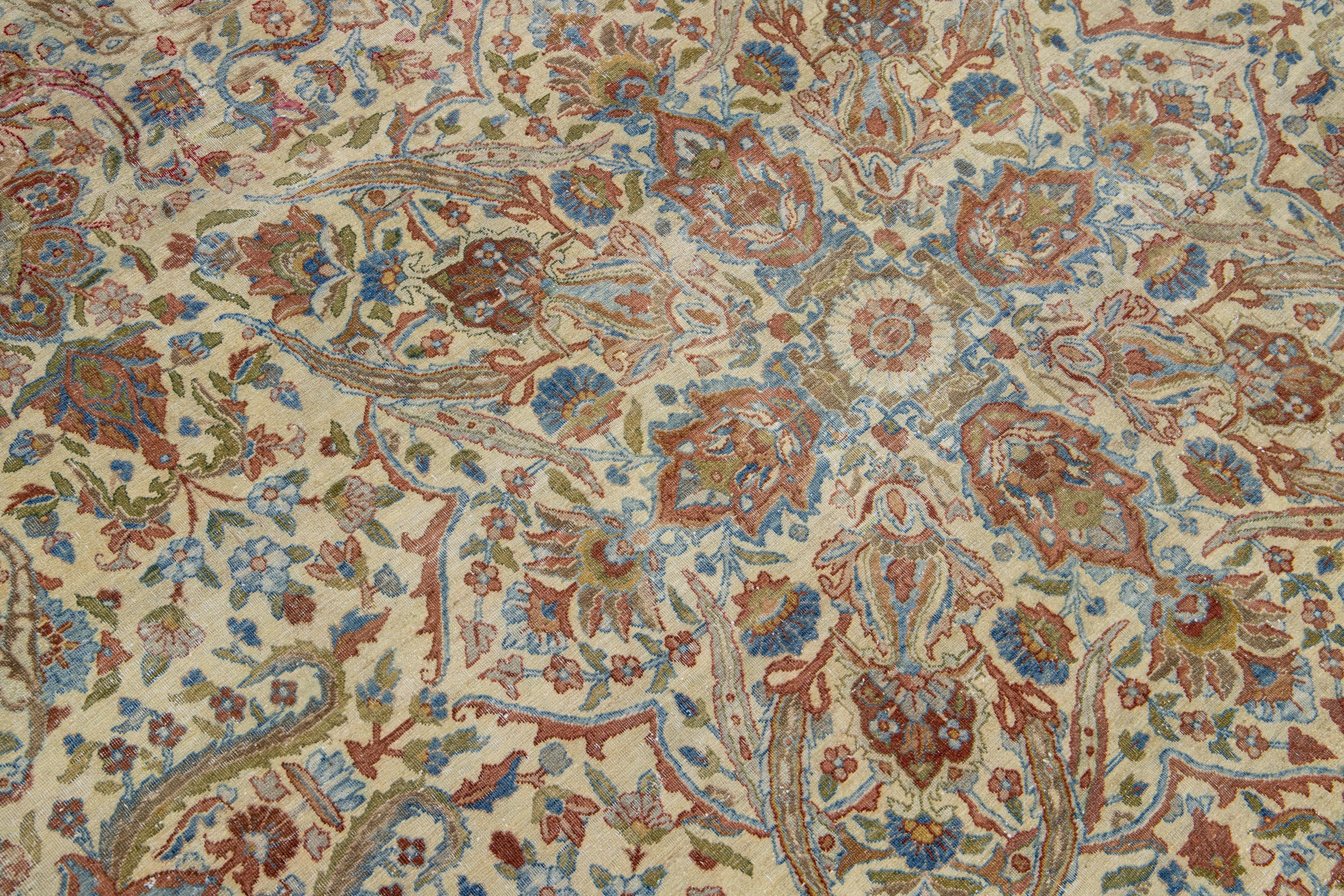 Persischer antiker handgefertigter Kerman-Wollteppich mit mehrfarbigem, geblümtem Design (Wolle) im Angebot