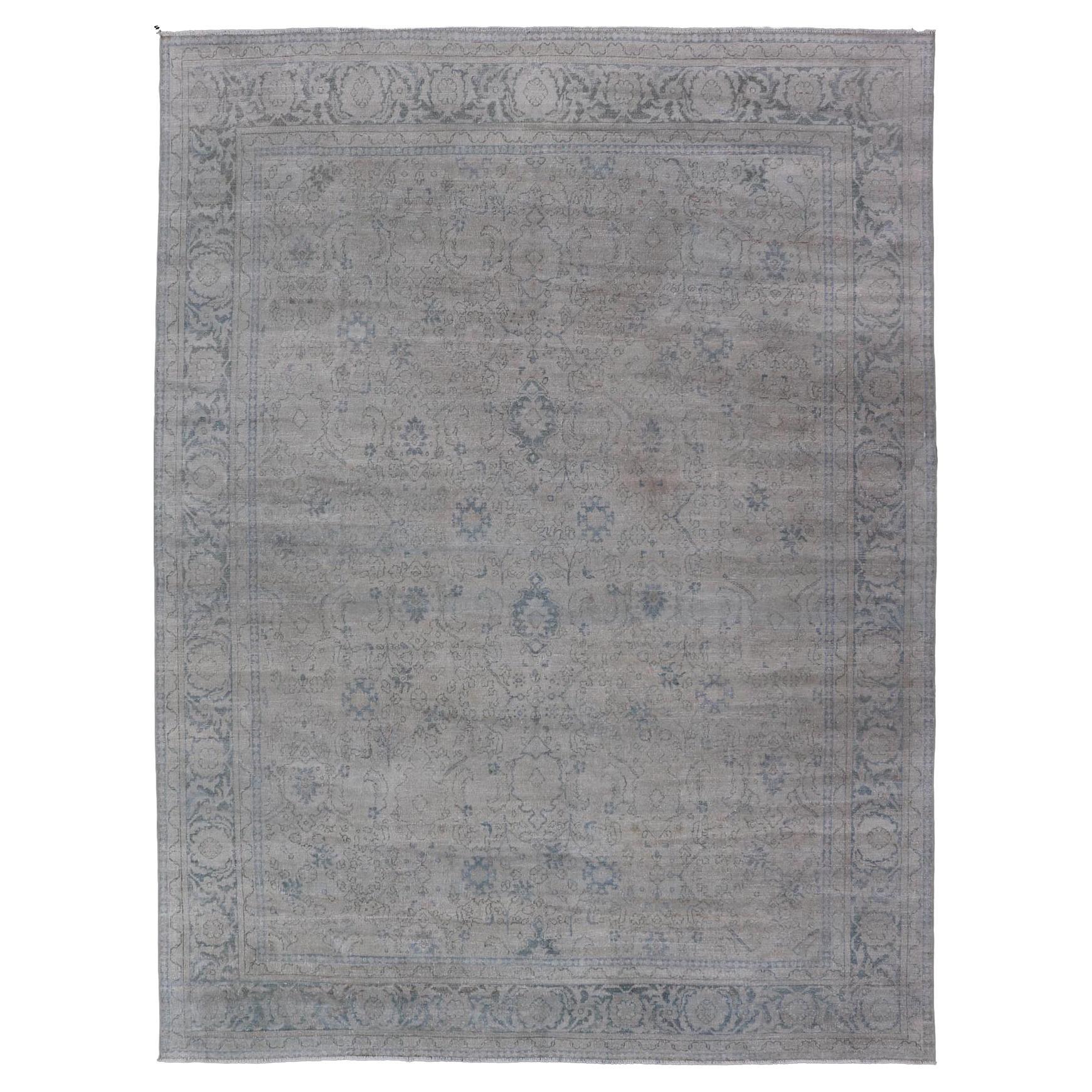 Tappeto persiano antico Mahal nei toni del crema e del blu (8'11" x 12'0") in vendita