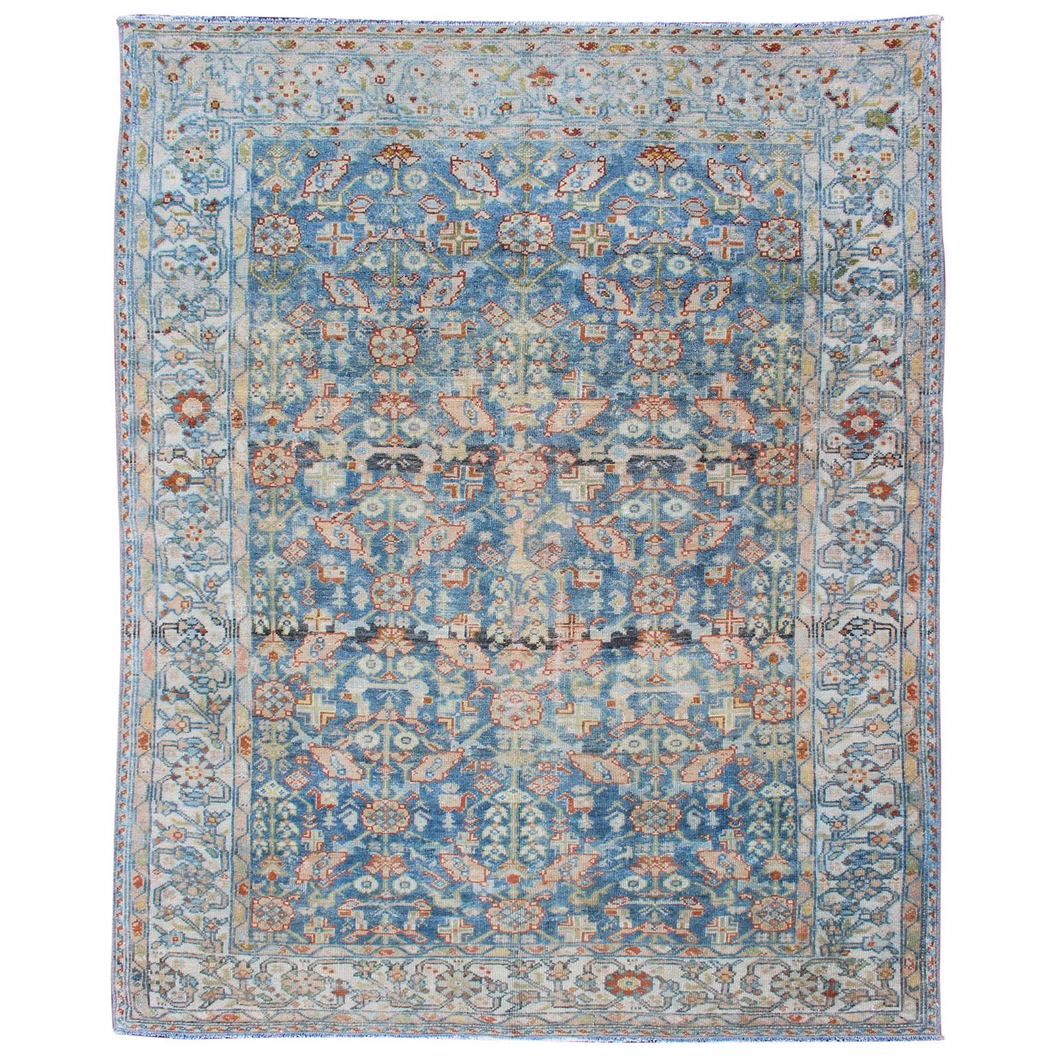 Persischer antiker Malayer-Perserteppich mit All-Over-Design in verschiedenen Blau-, Elfenbein- und Rottönen