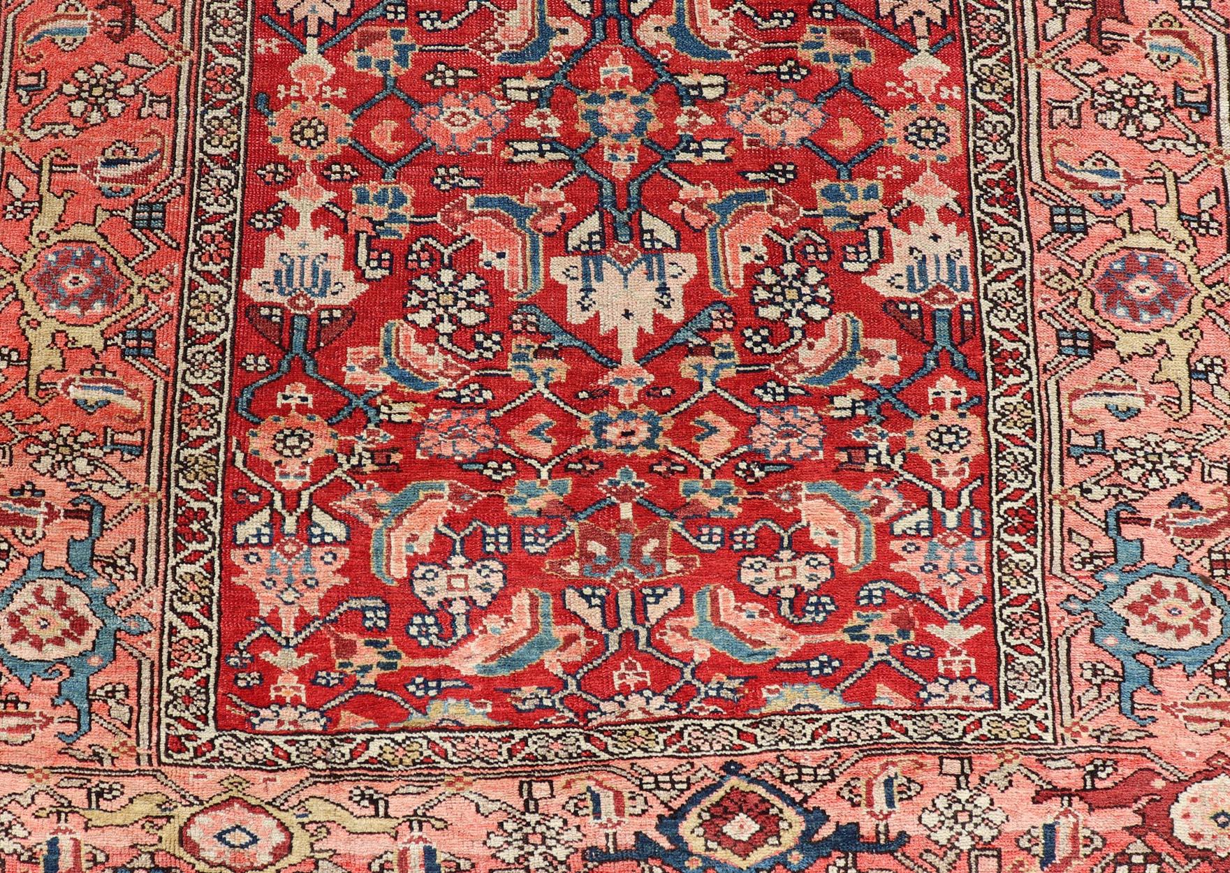 Noué à la main Tapis persan ancien Malayer avec un motif géométrique coloré sur toute sa surface en rouge en vente