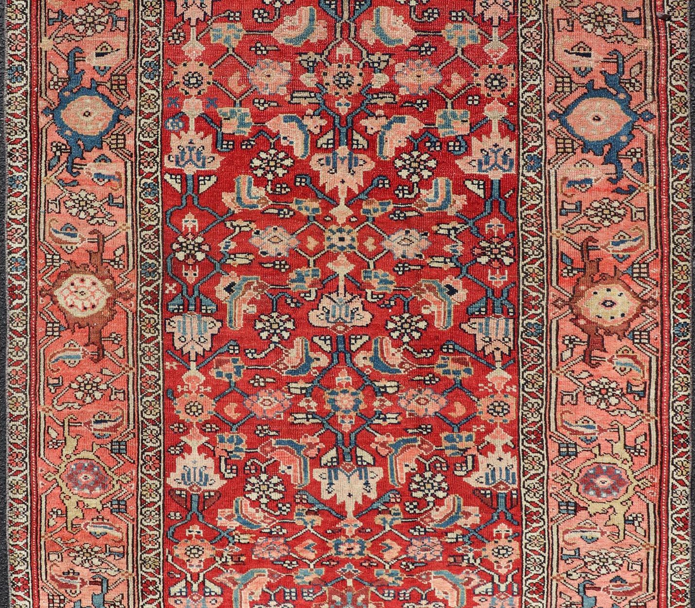 20ième siècle Tapis persan ancien Malayer avec un motif géométrique coloré sur toute sa surface en rouge en vente
