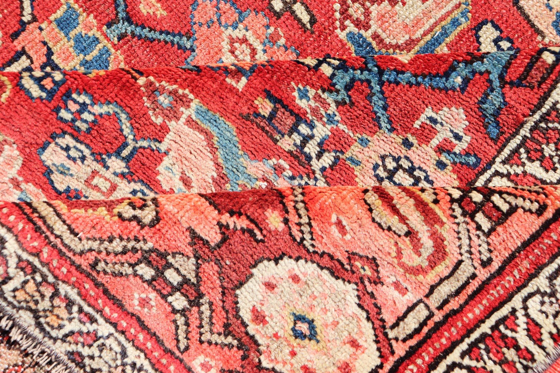 Tapis persan ancien Malayer avec un motif géométrique coloré sur toute sa surface en rouge en vente 2