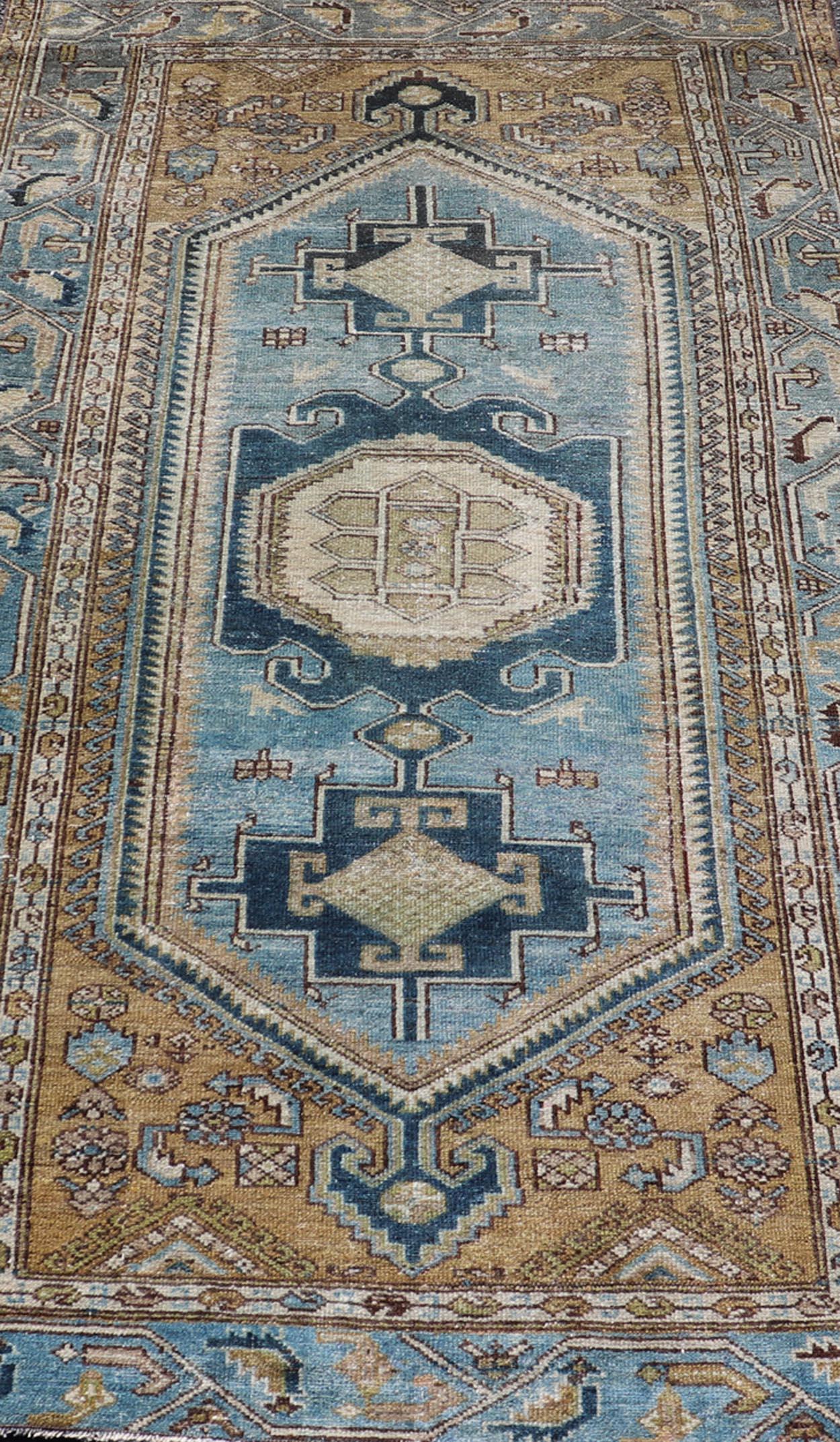 Antique Persian rug with a blue field and brown cornices with a blue border. Keivan Woven Arts, rug EMB-9713-P13901, country of origin / type: Iran / Malayer, circa 1920. 


Measures: 3'10 x 6'8.