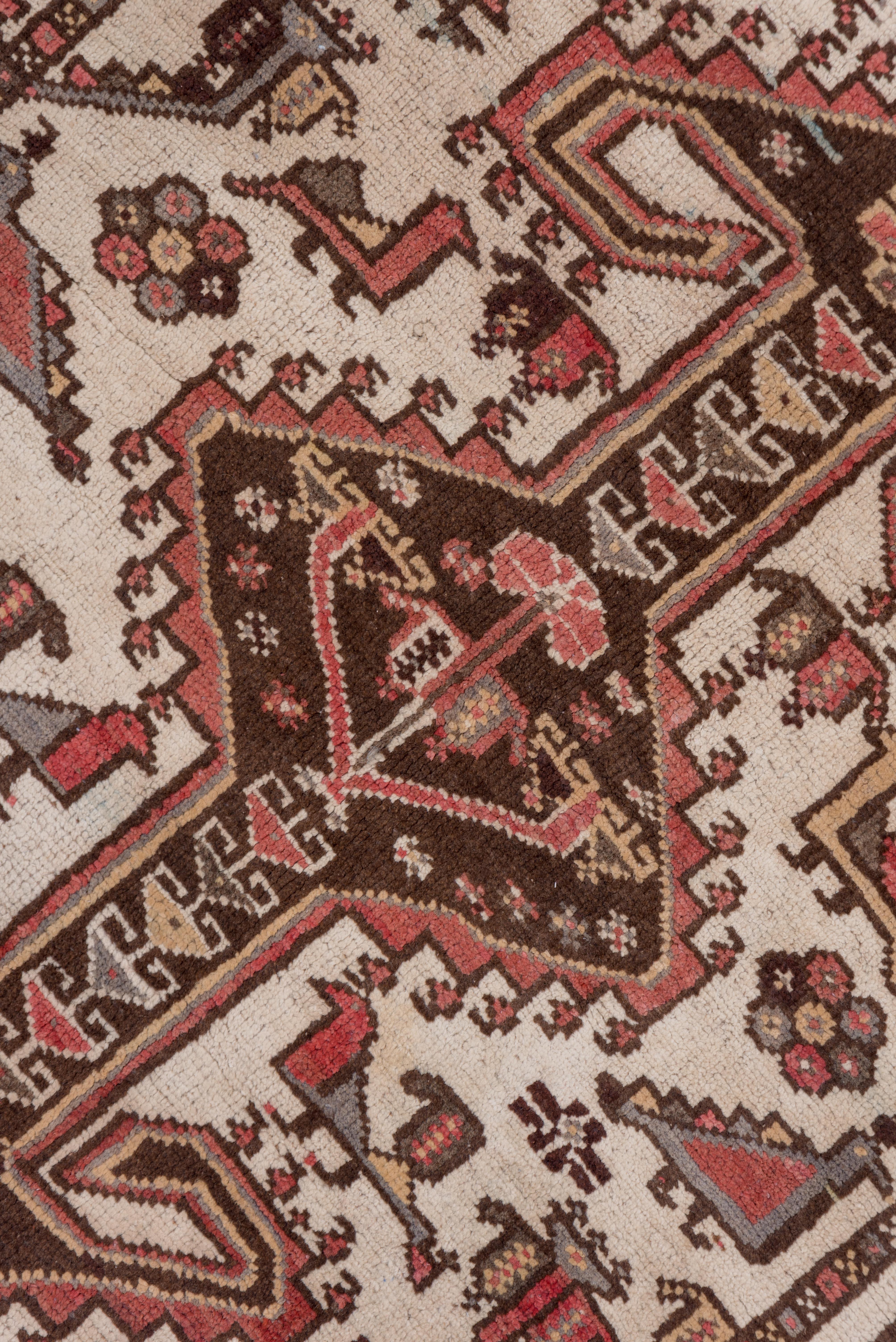 20ième siècle Tapis persan ancien des années 1940 en laine traditionnelle multicolore nouée à la main en vente