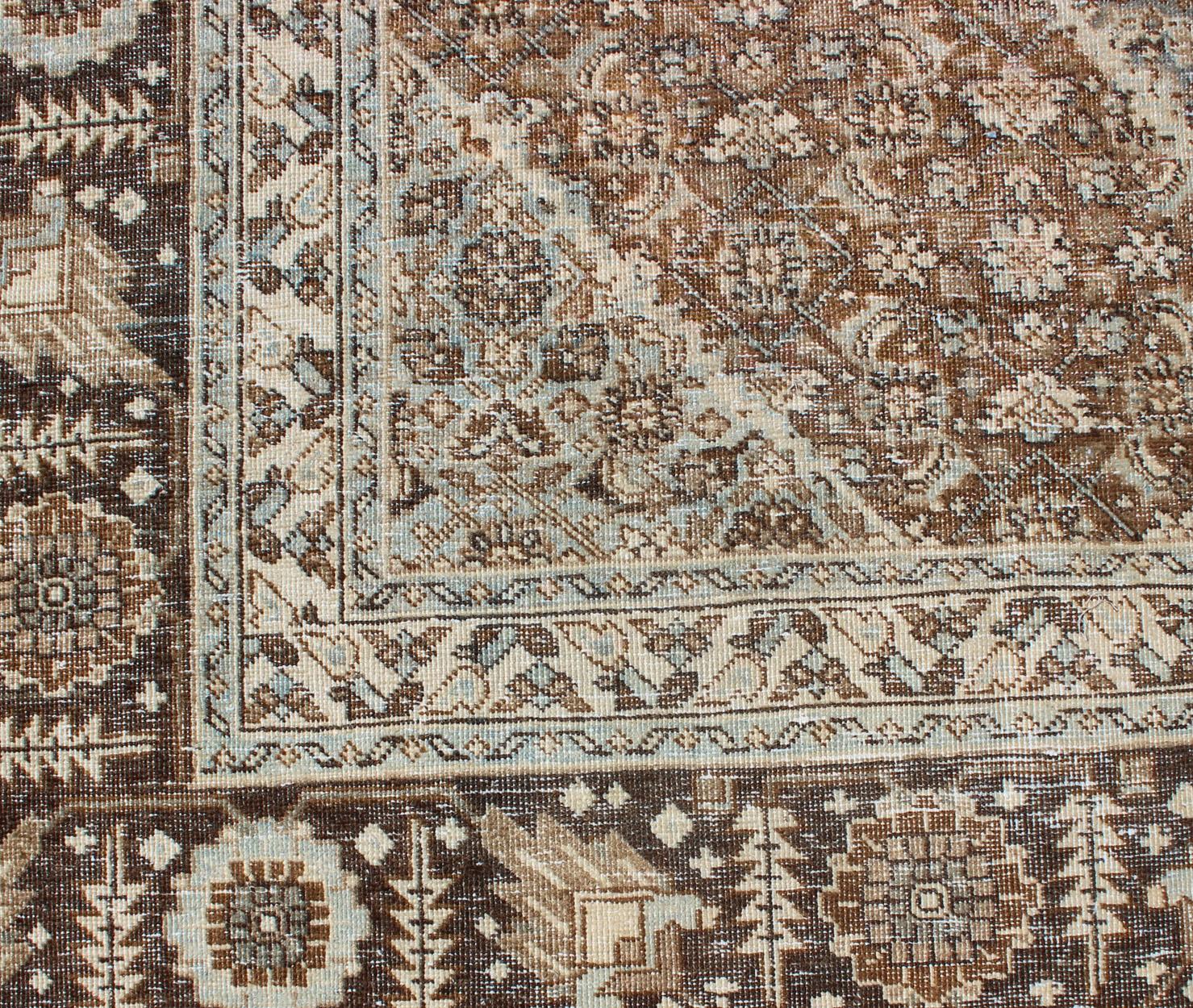 Tabriz persan ancien avec motif géométrique en losanges superposés dans des tons terreux en vente 4