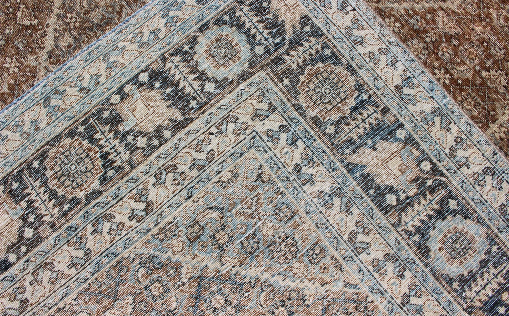 Tabriz persan ancien avec motif géométrique en losanges superposés dans des tons terreux Bon état - En vente à Atlanta, GA