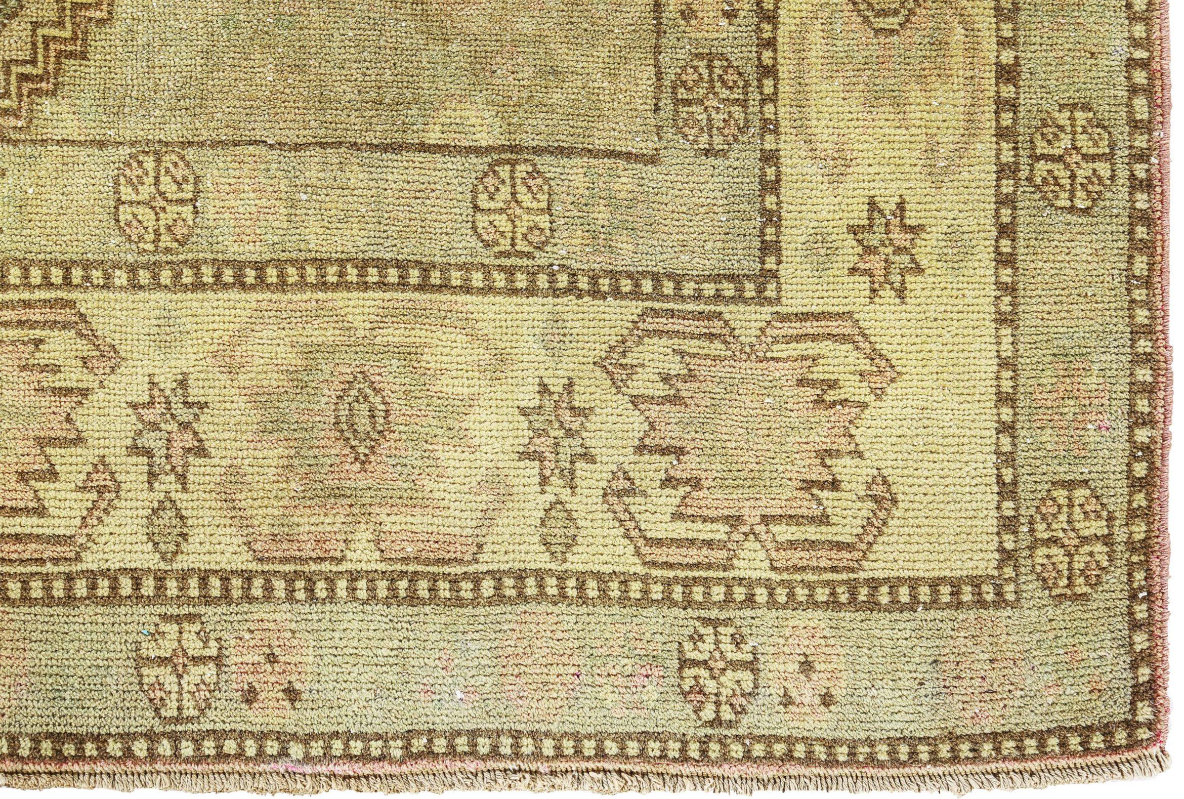 Tapis persans d'Azerbaïdjan - Design en laine vert ivoire jaune - 91201 Excellent état - En vente à Dallas, TX