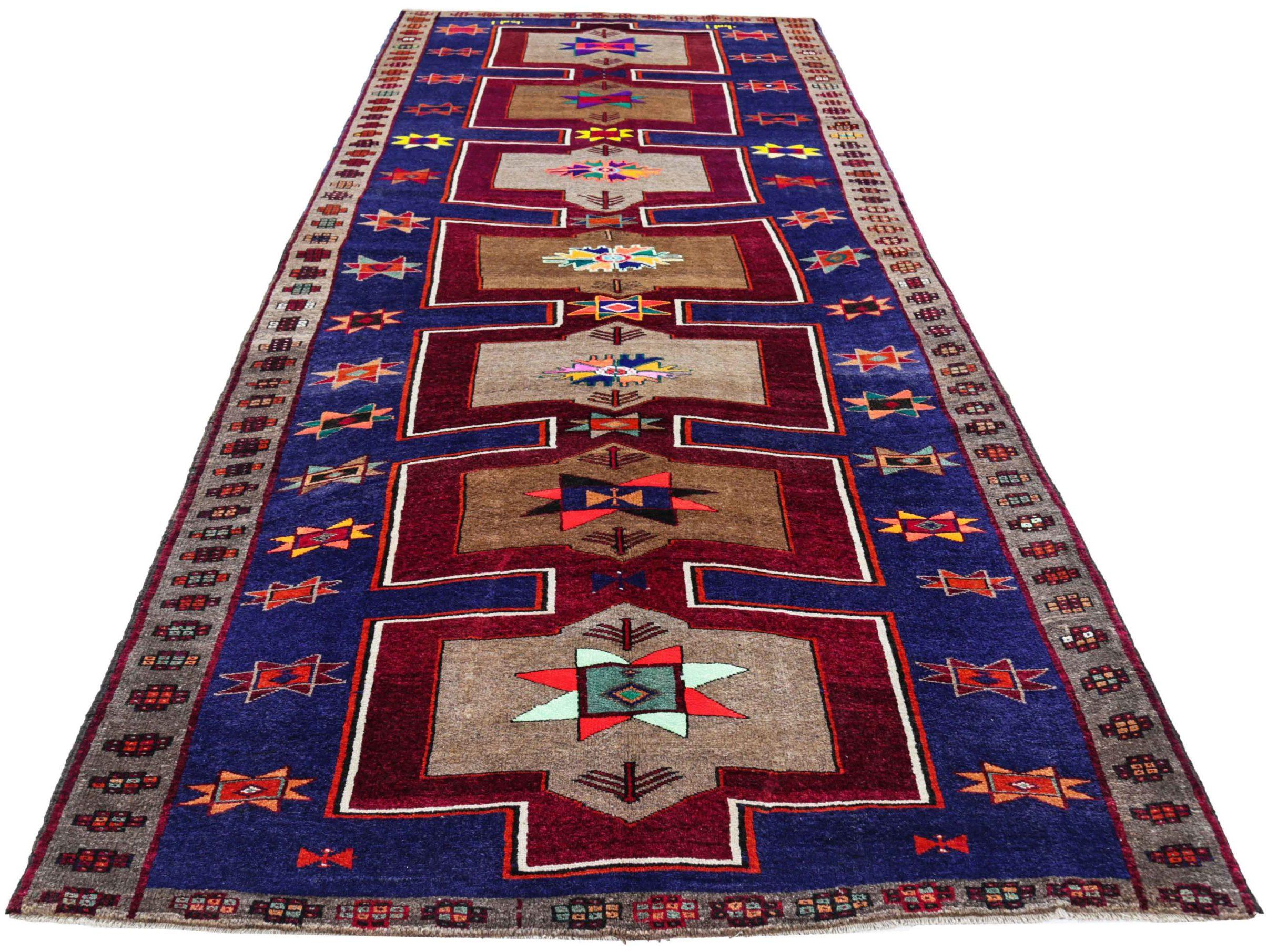 Descubre la elegancia de las alfombras persas de Azerbaiyán de Circa 1910. Diseñado con Lana y AzulMarrónMarfilAmarillo, este diseño exclusivo es perfecto para realzar tu espacio.