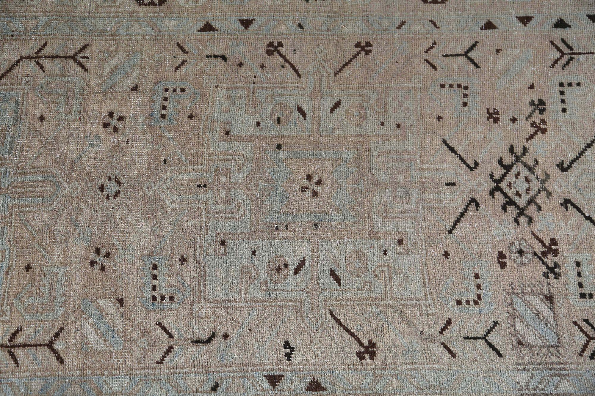 Scopri l'eleganza dei tappeti persiani Azerbaijan. Progettato in cotone e in bianco e nero, questo design esclusivo è perfetto per valorizzare il tuo spazio.