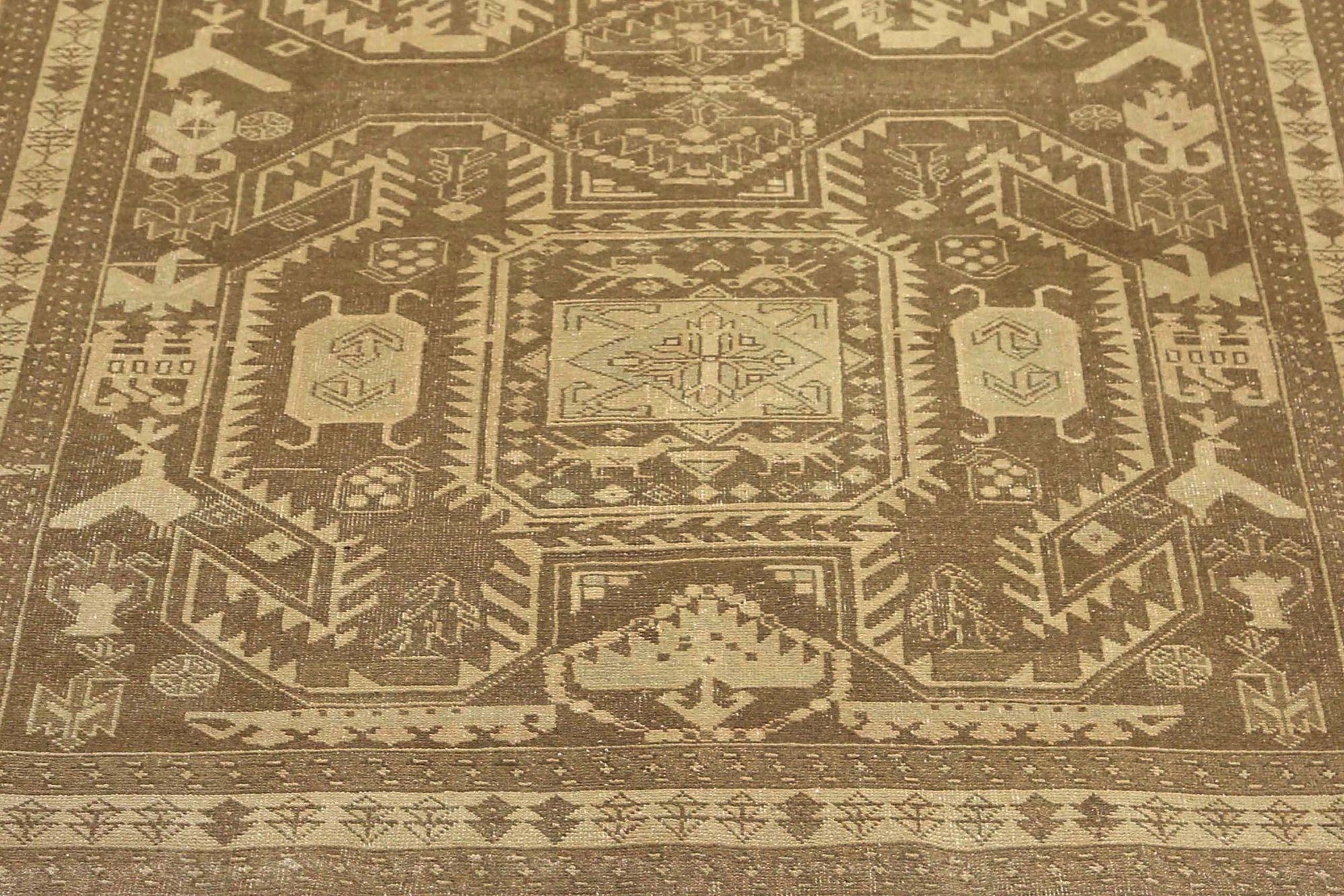 Tapis de sol persan Azerbaïdjan - Laine Brown Design/One - 96919 Excellent état - En vente à Dallas, TX
