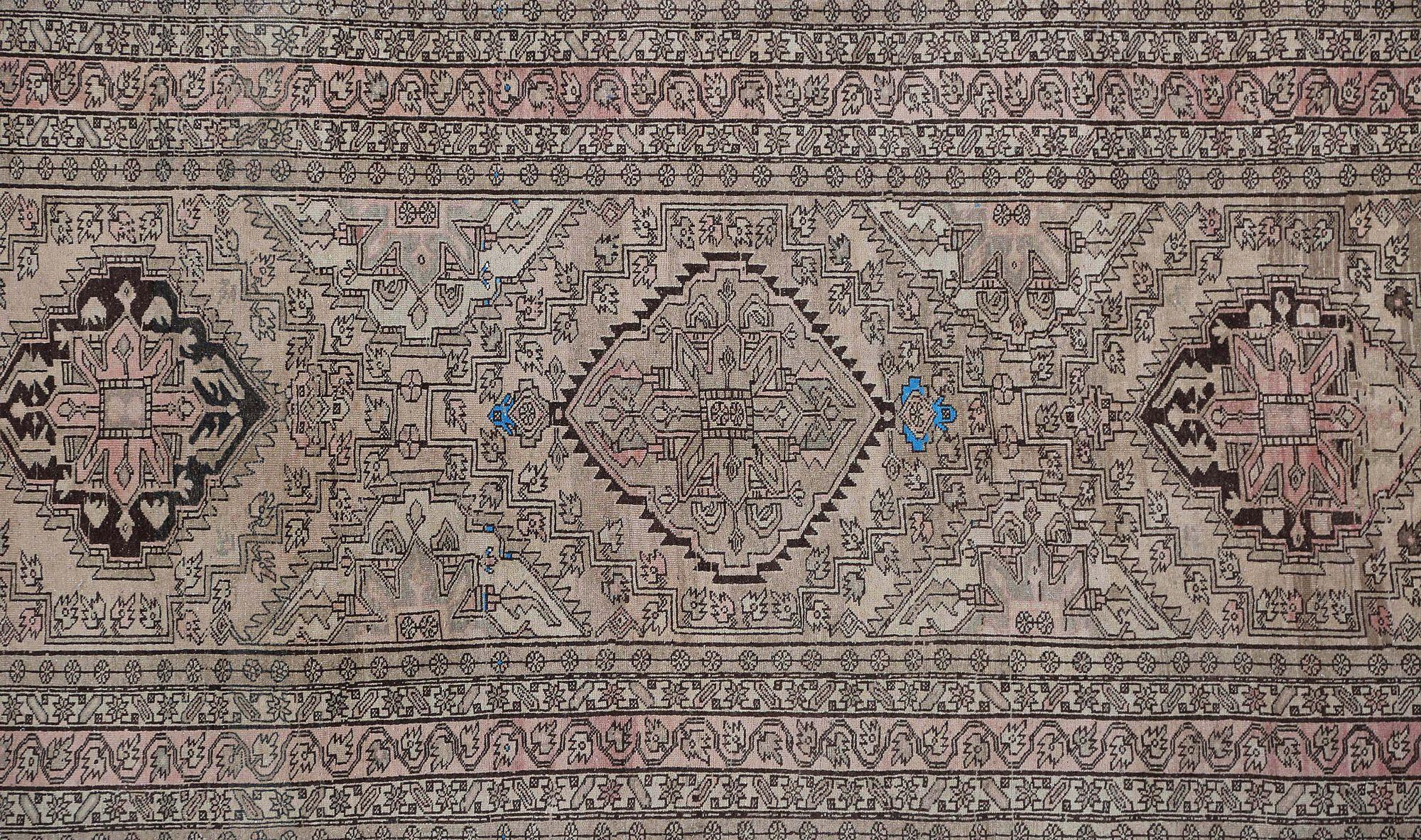 Tappeti persiani Azerbaijan - Lana Rosa Taupe Design - 97584 In condizioni ottime in vendita a Dallas, TX