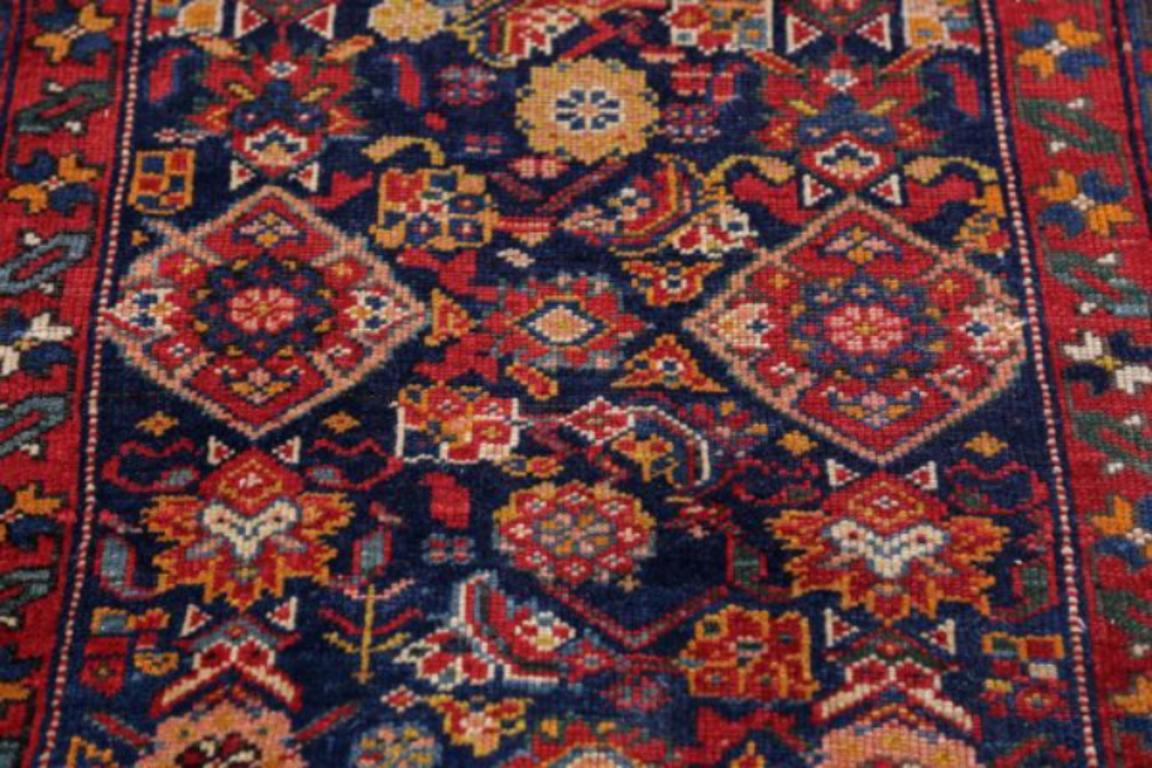 Persischer Aserbaidschan-Läufer aus Wolle - Marineblau-Rot-Design - 91623 im Zustand „Hervorragend“ im Angebot in Dallas, TX
