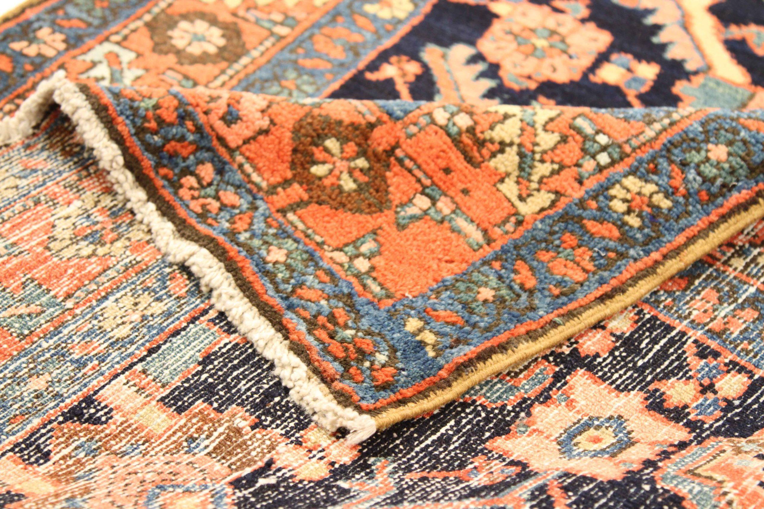 Persischer Aserbaidschan-Läufer aus Wolle in Marineblau und Rot 10331 (Asiatisch) im Angebot