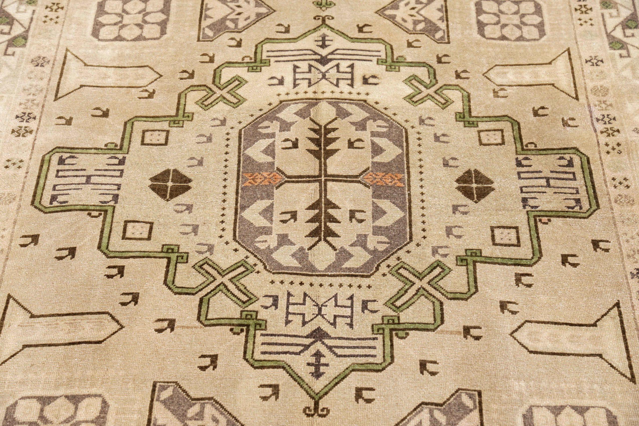 Persisch Aserbaidschan Läufer Teppich Circa 1910 - Wolle Braun Grün Elfenbein Design - 91414 (Asiatisch) im Angebot