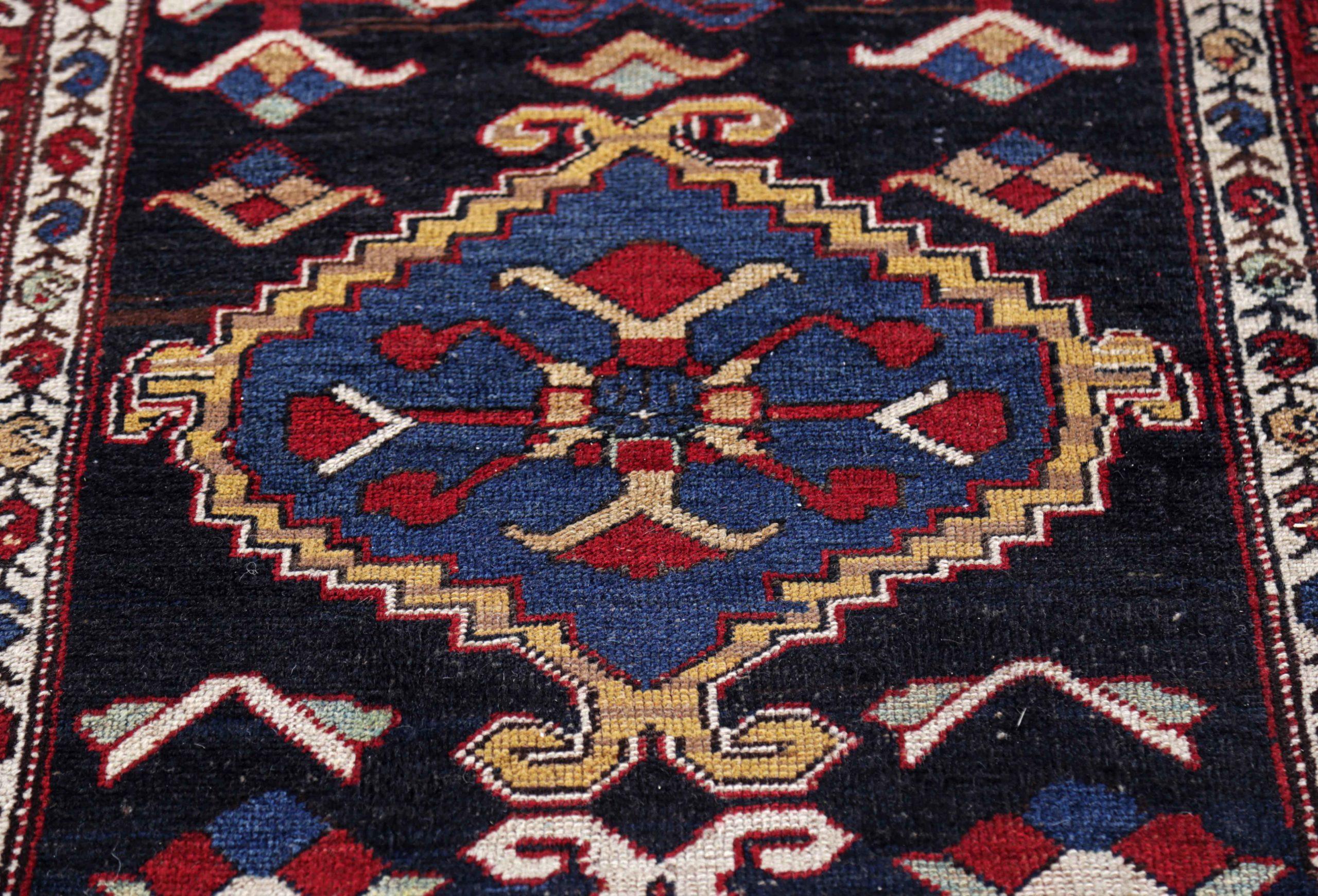 Persische Aserbaidschan Läufer Teppich Circa 1910 - Wolle Marineblau Rot Gelb - 91630 im Zustand „Hervorragend“ im Angebot in Dallas, TX