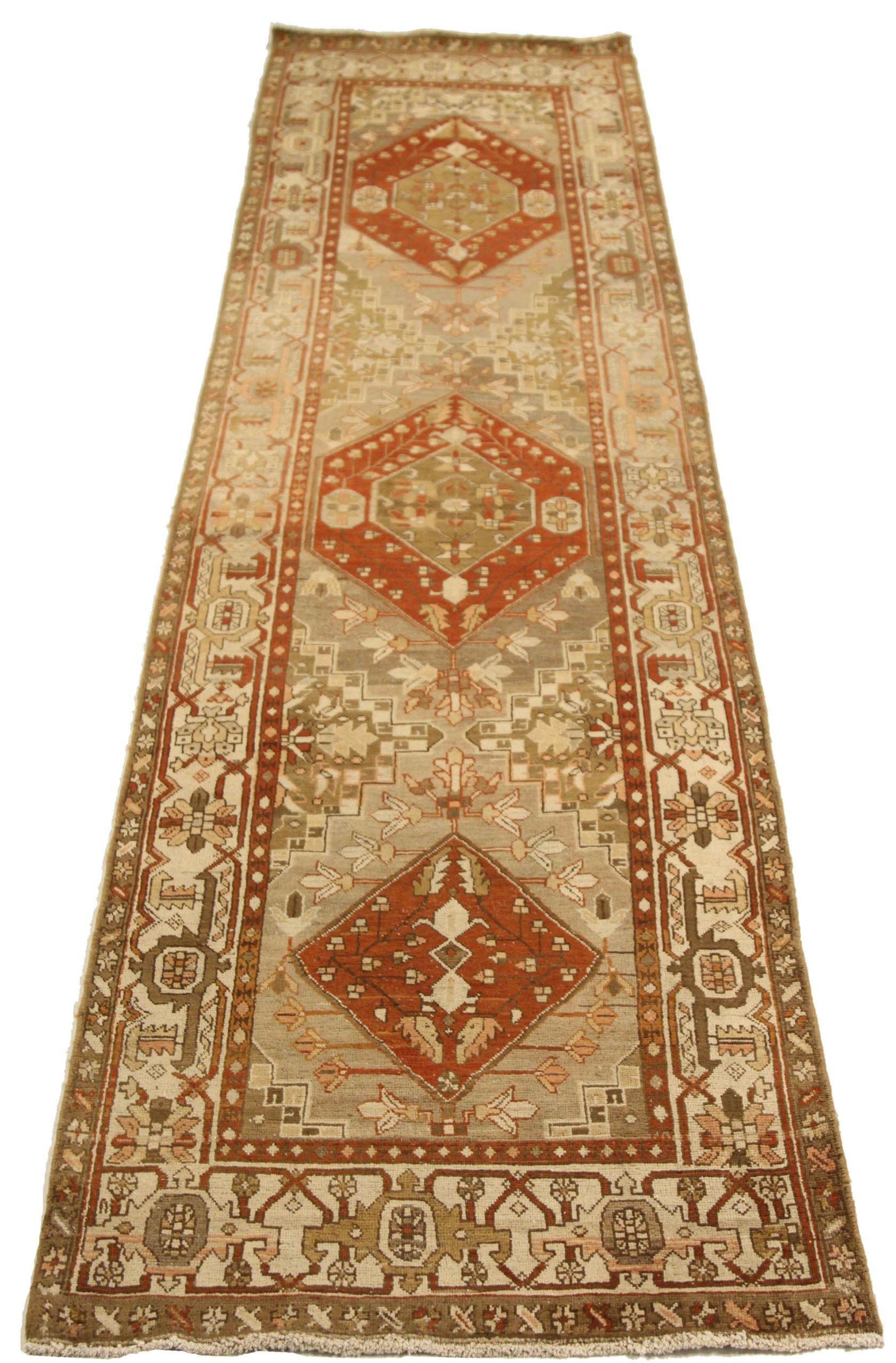 Scopri l'eleganza del tappeto persiano Azerbaijan. Progettato con una meticolosa attenzione ai dettagli, questo design esclusivo è perfetto per valorizzare il tuo spazio.