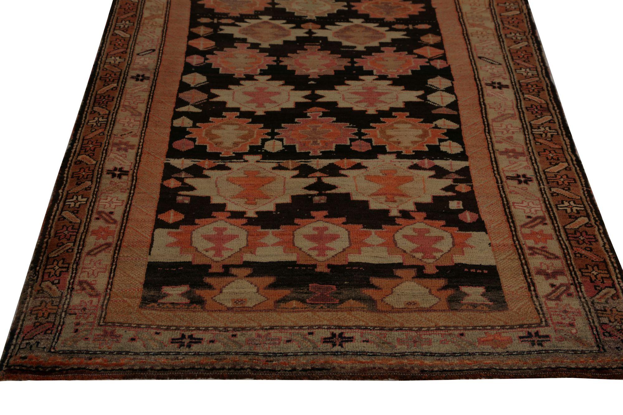 Persischer Aserbaidschan-Läufer - Wolle Schwarz Rosa Rot Design - 96755 (Irakisch) im Angebot