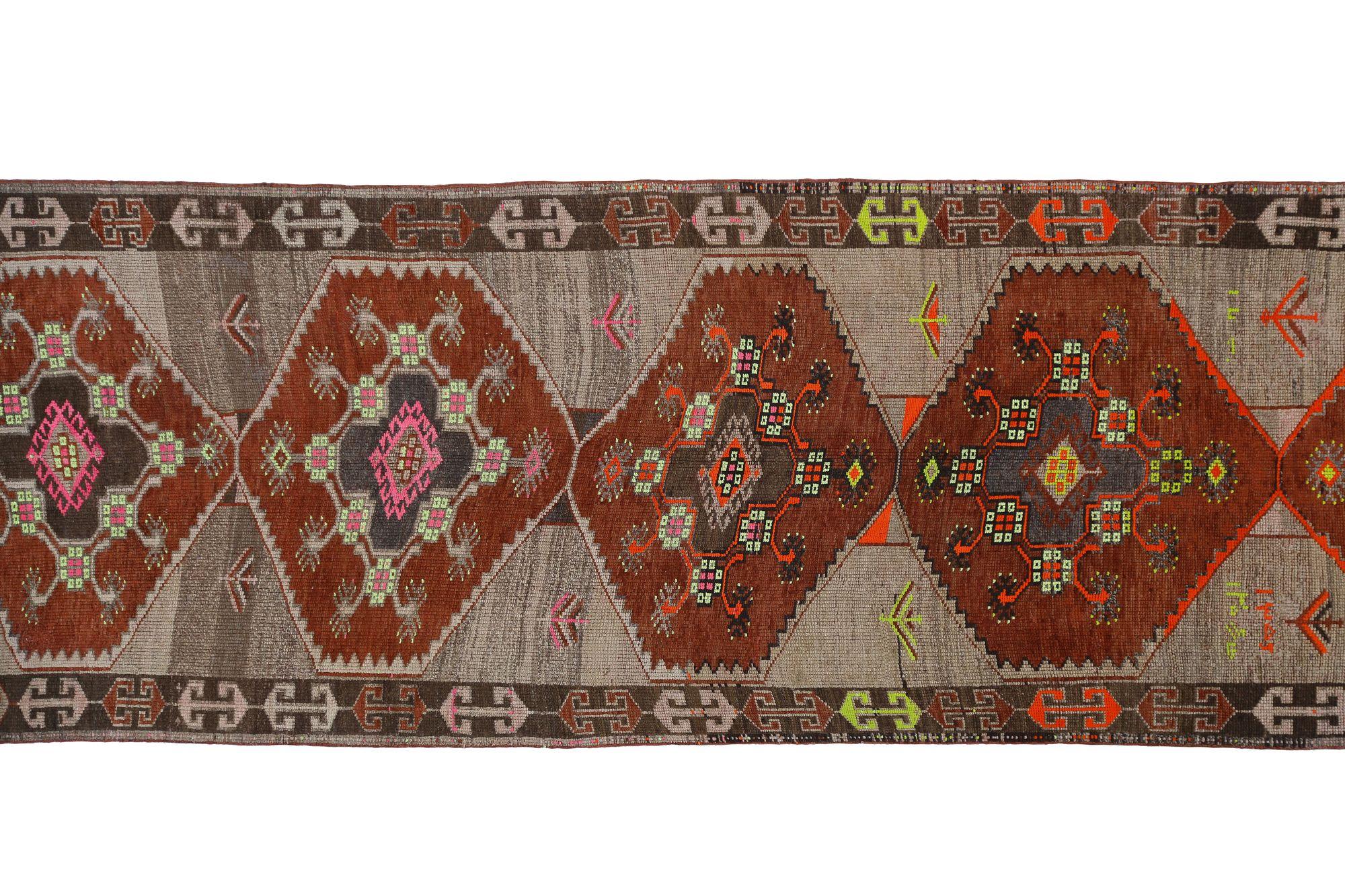 Persische Azerbaijan Läufer Teppich - Wolle Brown Elfenbein Rot Taupe - 97932 im Zustand „Hervorragend“ im Angebot in Dallas, TX