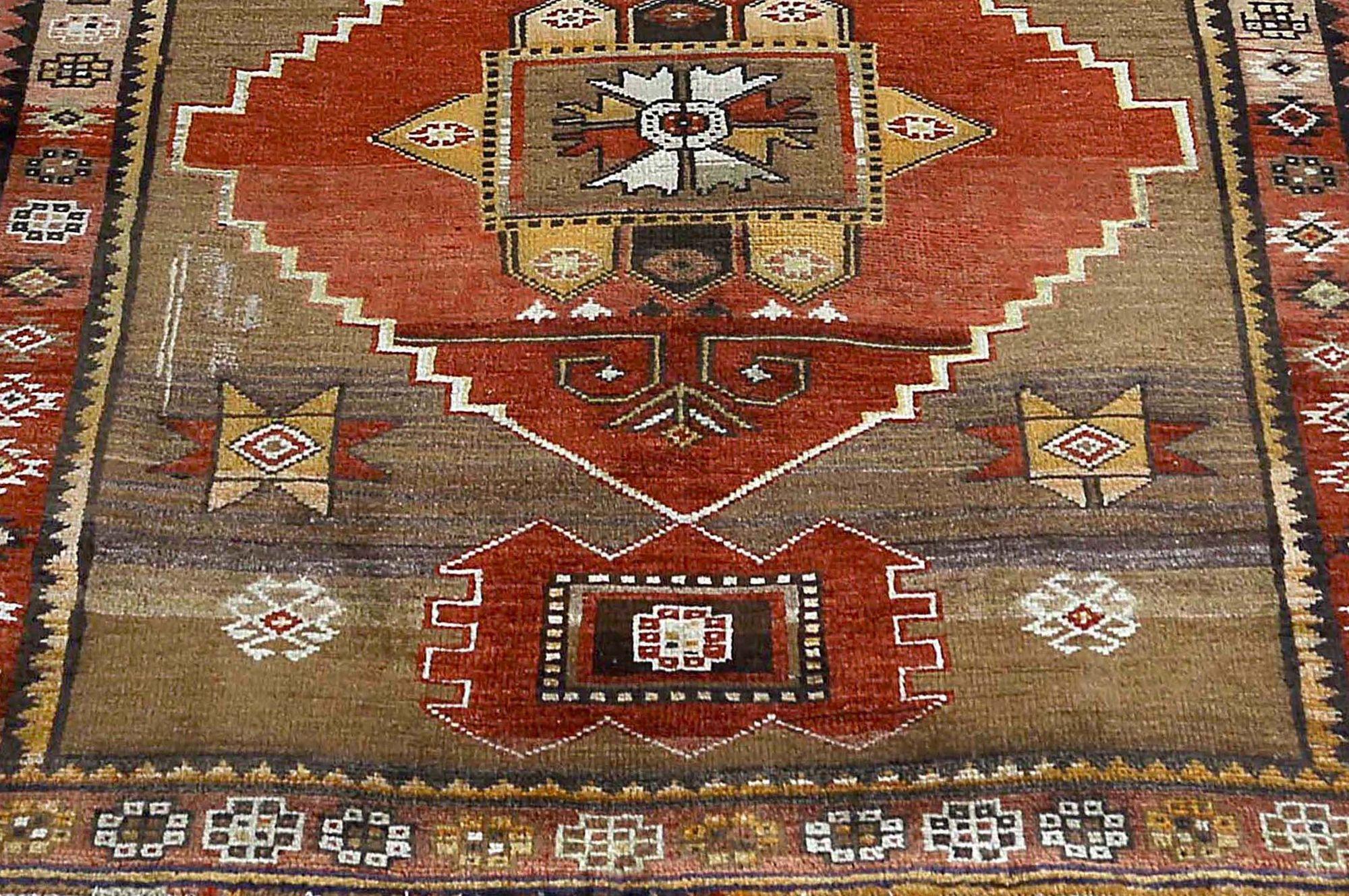 Persischer Aserbaidschan-Läufer - Wolle Orange Rot Taupe Design - 96677 im Zustand „Hervorragend“ im Angebot in Dallas, TX
