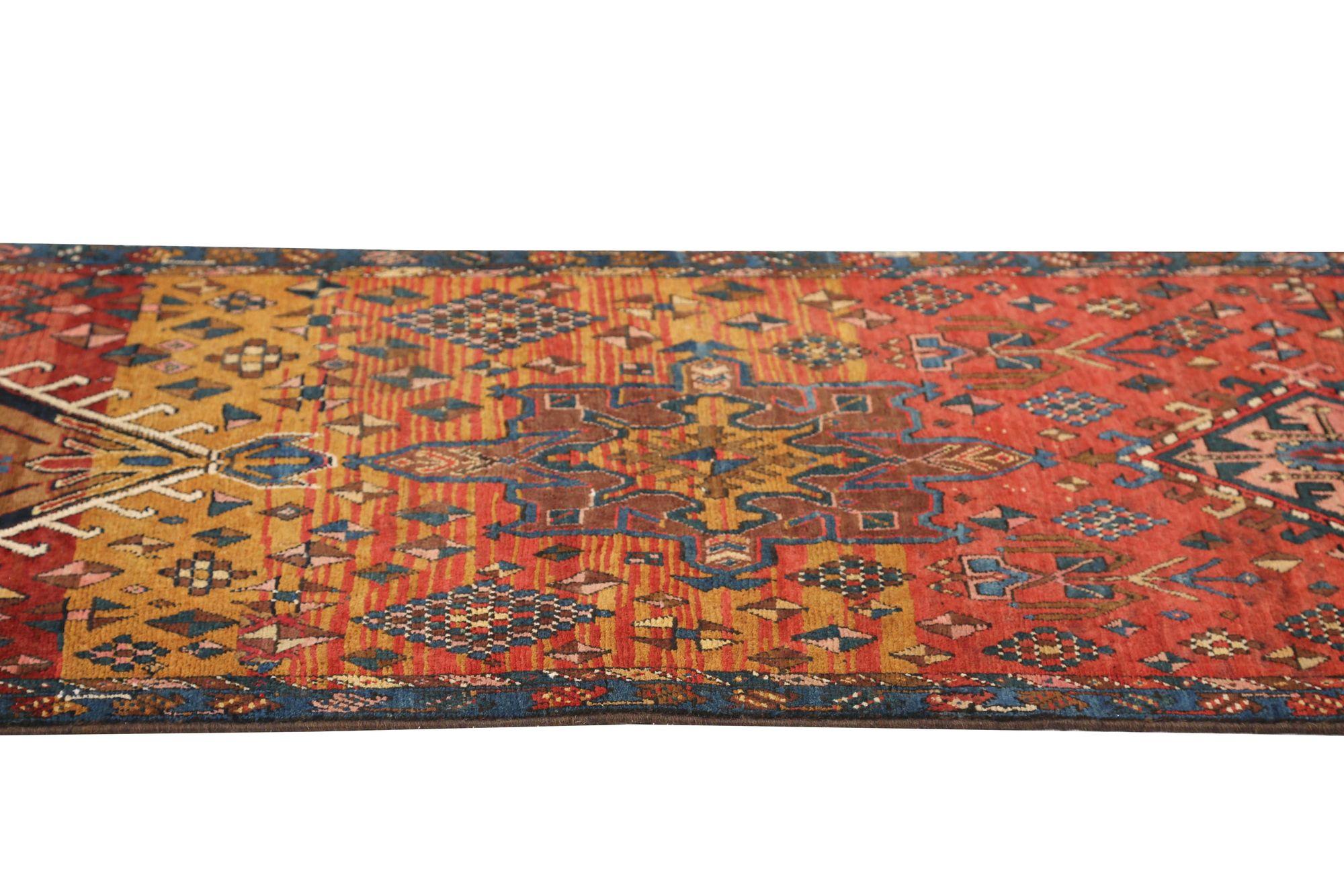 Persischer Aserbaidschan-Läufer aus Wolle – rot-gelbes Design – 96728 im Zustand „Hervorragend“ im Angebot in Dallas, TX
