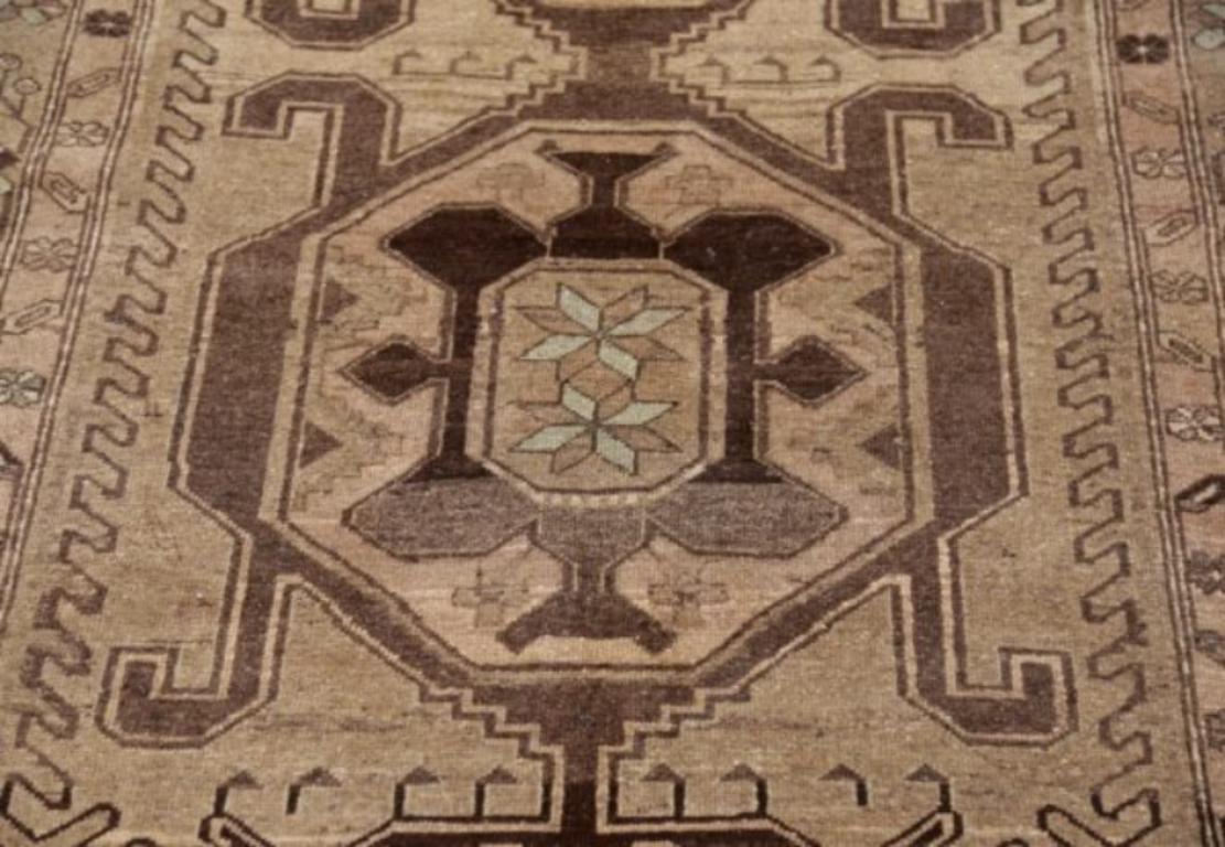 Persischer Aserbaidschan Small Teppich - Wolle Brown Elfenbein Design - 91622 im Zustand „Hervorragend“ im Angebot in Dallas, TX