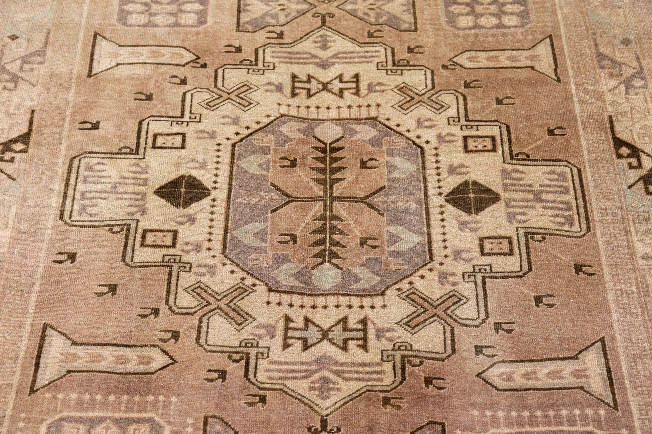Persischer Aserbaidschan Kleiner Teppich - Wolle Braun Elfenbein Taupe Design - 91395 im Zustand „Hervorragend“ im Angebot in Dallas, TX