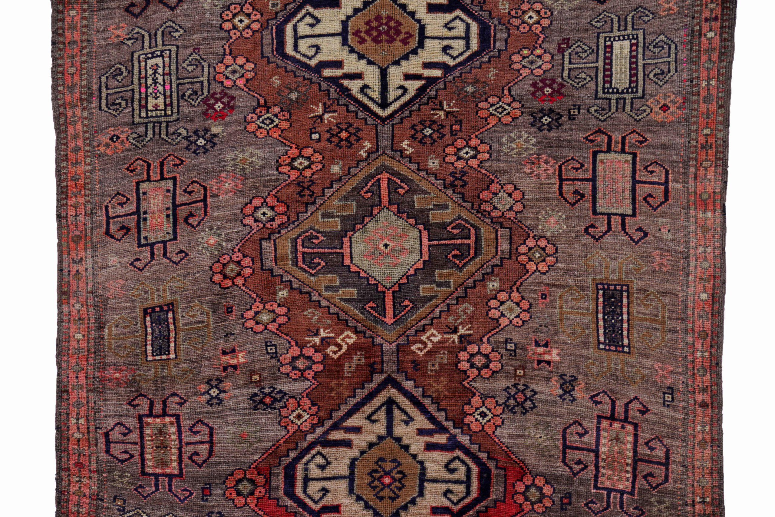 Persischer Aserbaidschanischer kleiner Teppich - Wolle Grau Rot Design - 91604 im Zustand „Hervorragend“ im Angebot in Dallas, TX
