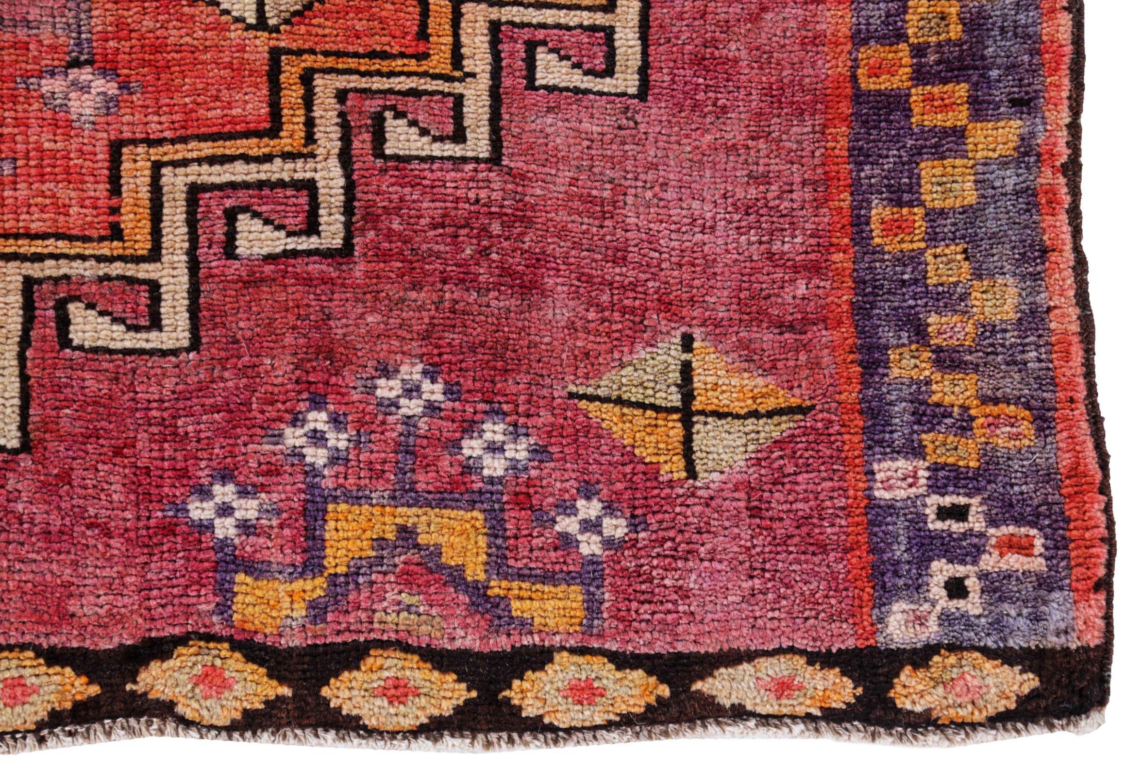 Persischer Aserbaidschan Kleiner Teppich - Wolle Elfenbein Rosa Rot Gelb - 91412 im Zustand „Hervorragend“ im Angebot in Dallas, TX