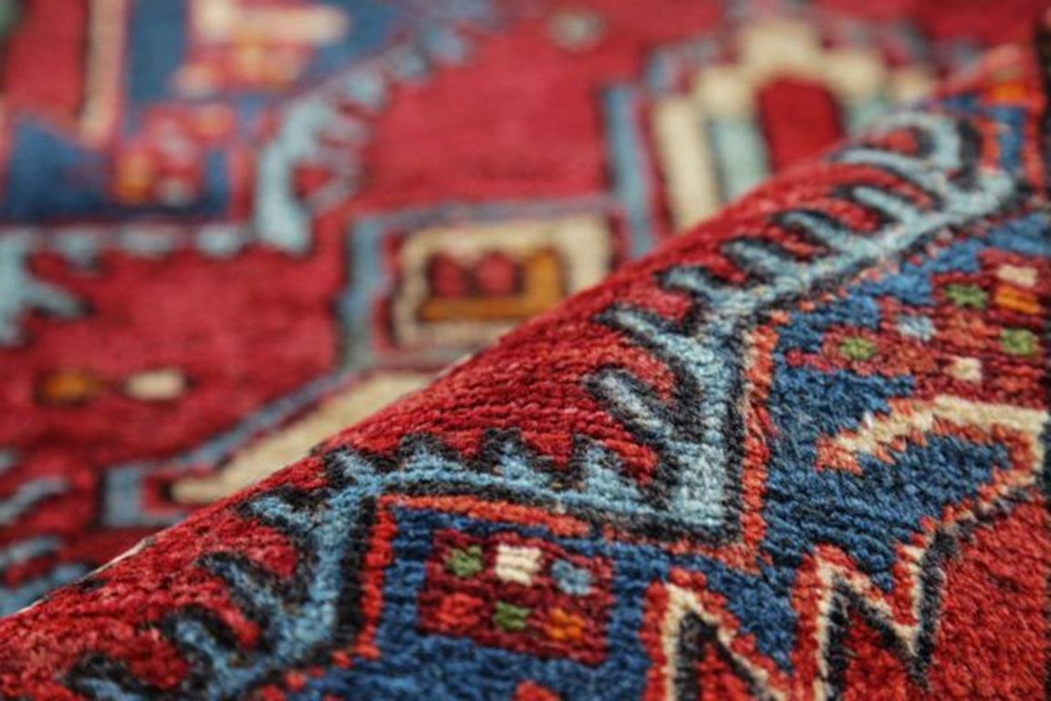Tappeto persiano Azerbaijan Small Design 1910 - Lana blu avorio rosso - 91194 In condizioni ottime in vendita a Dallas, TX