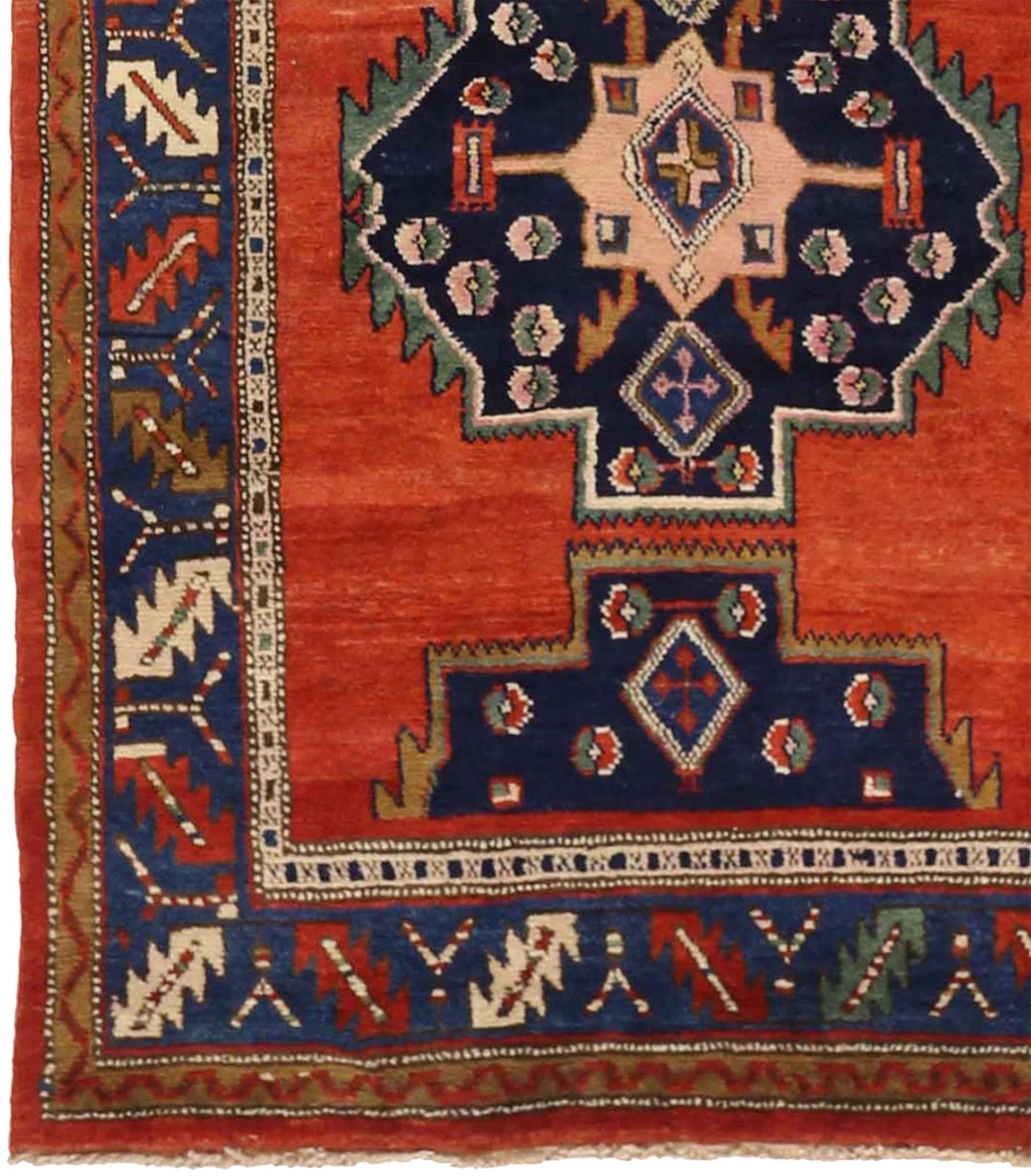 Asiatico Tappeto persiano Azerbaijan di piccole dimensioni, circa 1910 - Lana, avorio, blu navy, rosso 71168 in vendita
