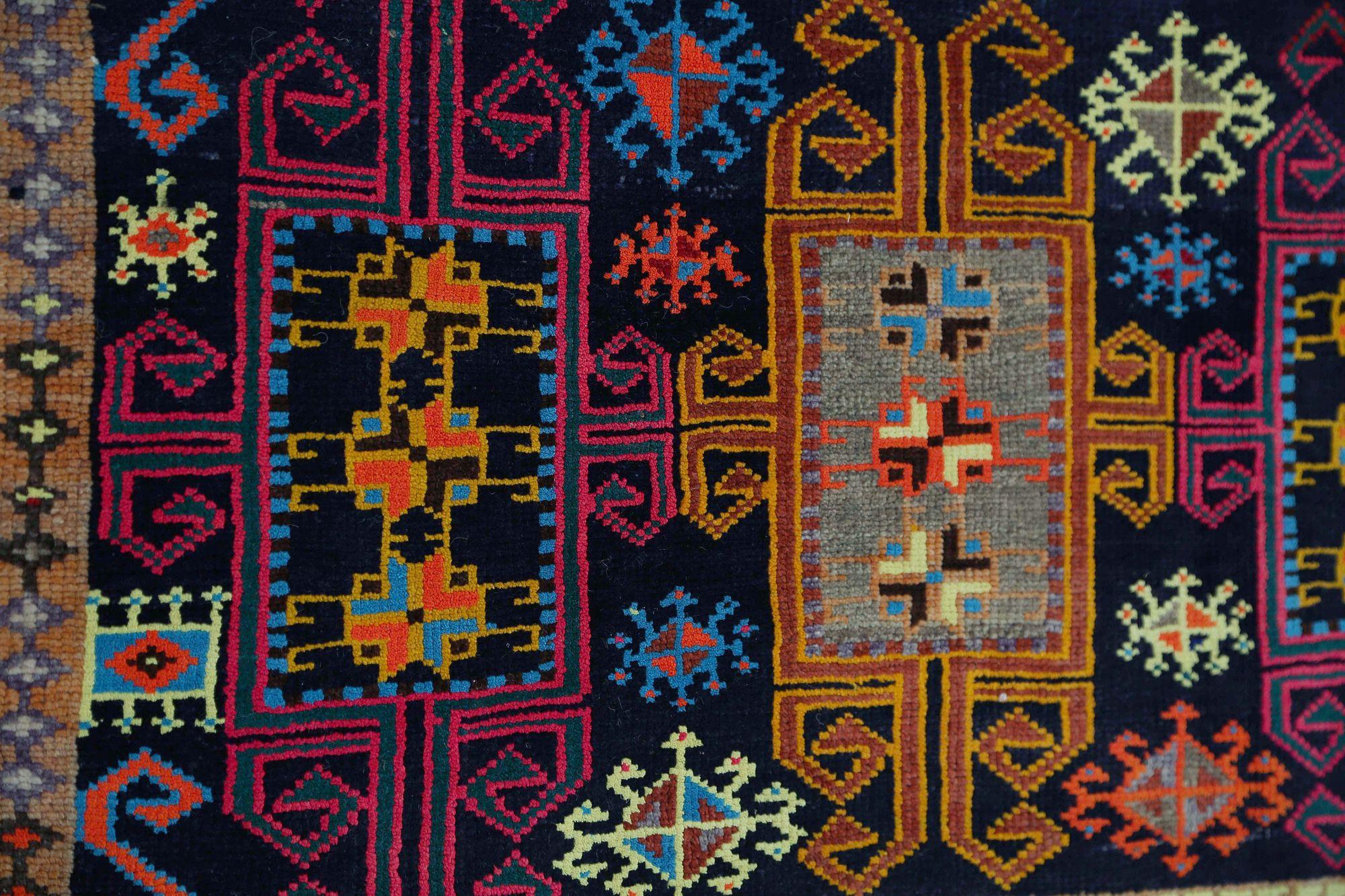 Persischer Aserbaidschanischer kleiner Teppich - Wolle Schwarz Blau Rot Design - 97059 (20. Jahrhundert) im Angebot