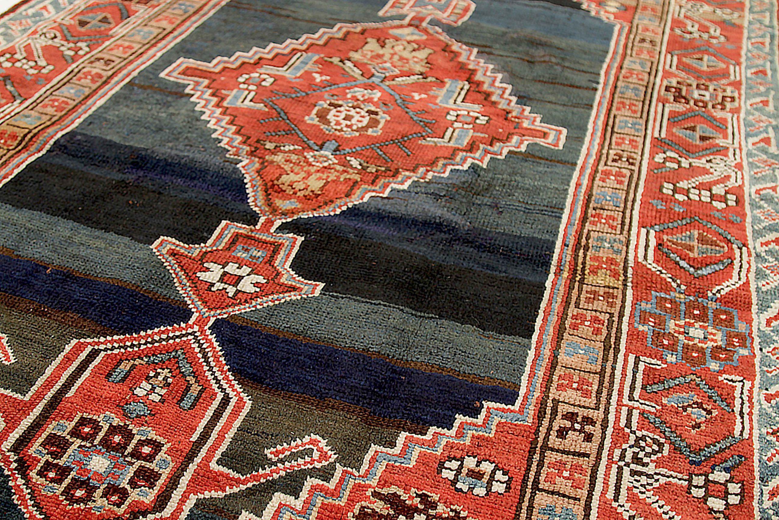 Persischer Aserbaidschanischer kleiner Teppich - Wolle Blau Grau Rot Design - 88795 (Irakisch) im Angebot