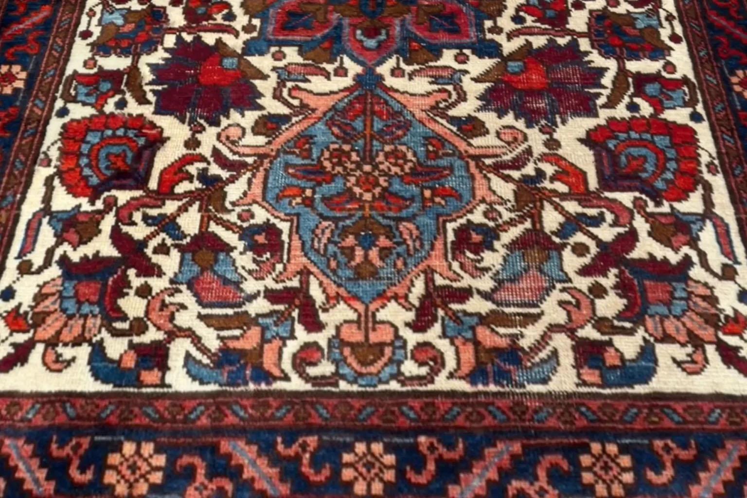 Persian Azerbaijan Small Rug - Wool Ivory Navy Blue Design In Excellent Condition For Sale In Dallas, TX