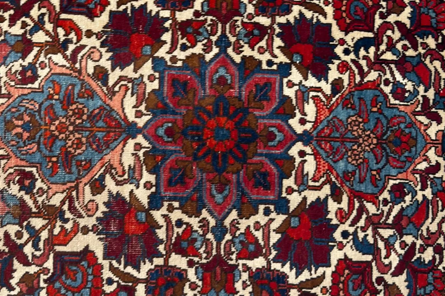 Persian Azerbaijan Small Rug - Wool Ivory Navy Blue Design For Sale 1