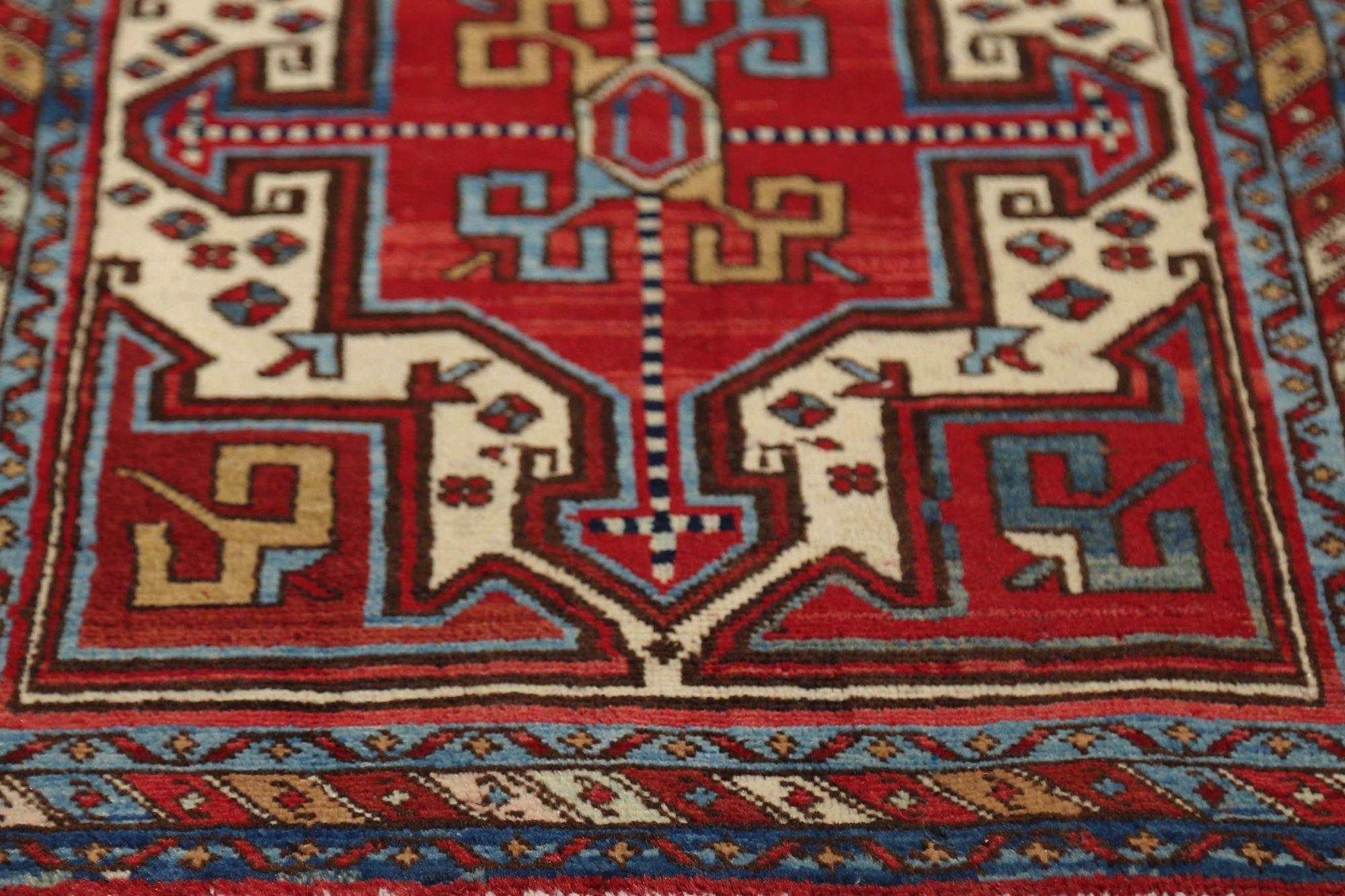 Irakien Petit tapis persan azerbaïdjan - Motif rouge en laine - 96724 en vente