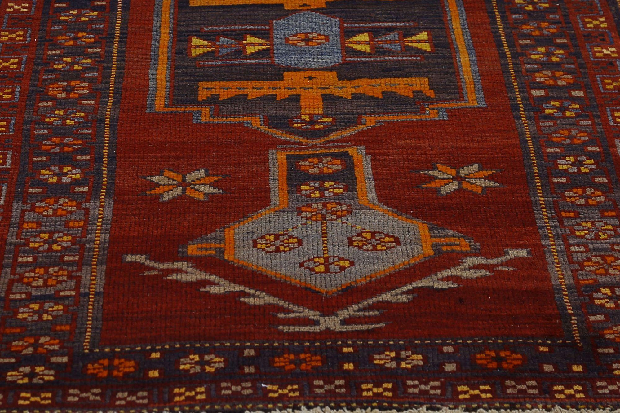 Petit tapis persan d'Azerbaïdjan - Design en laine rouge jaune - 96916 Excellent état - En vente à Dallas, TX