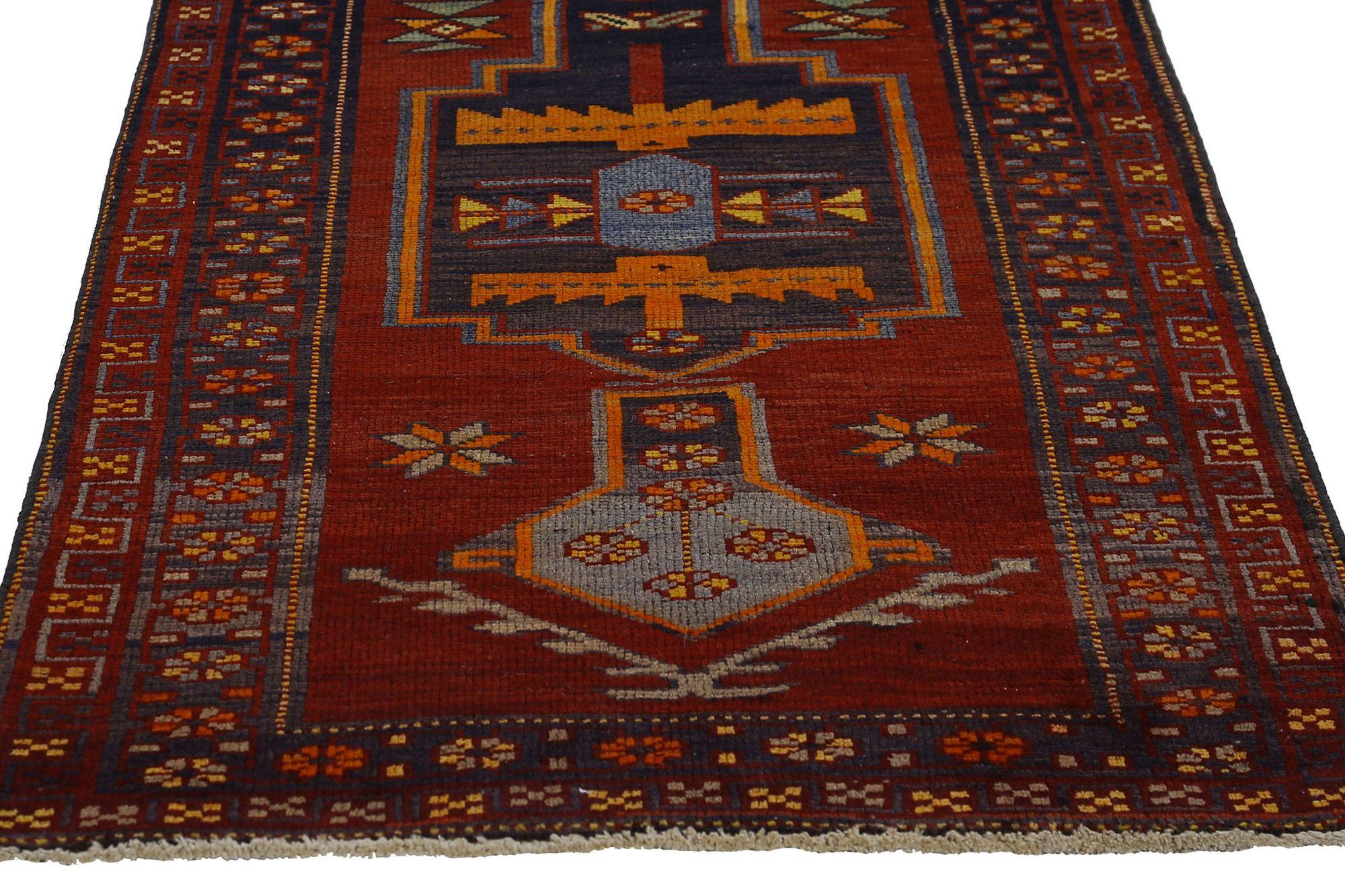 20ième siècle Petit tapis persan d'Azerbaïdjan - Design en laine rouge jaune - 96916 en vente