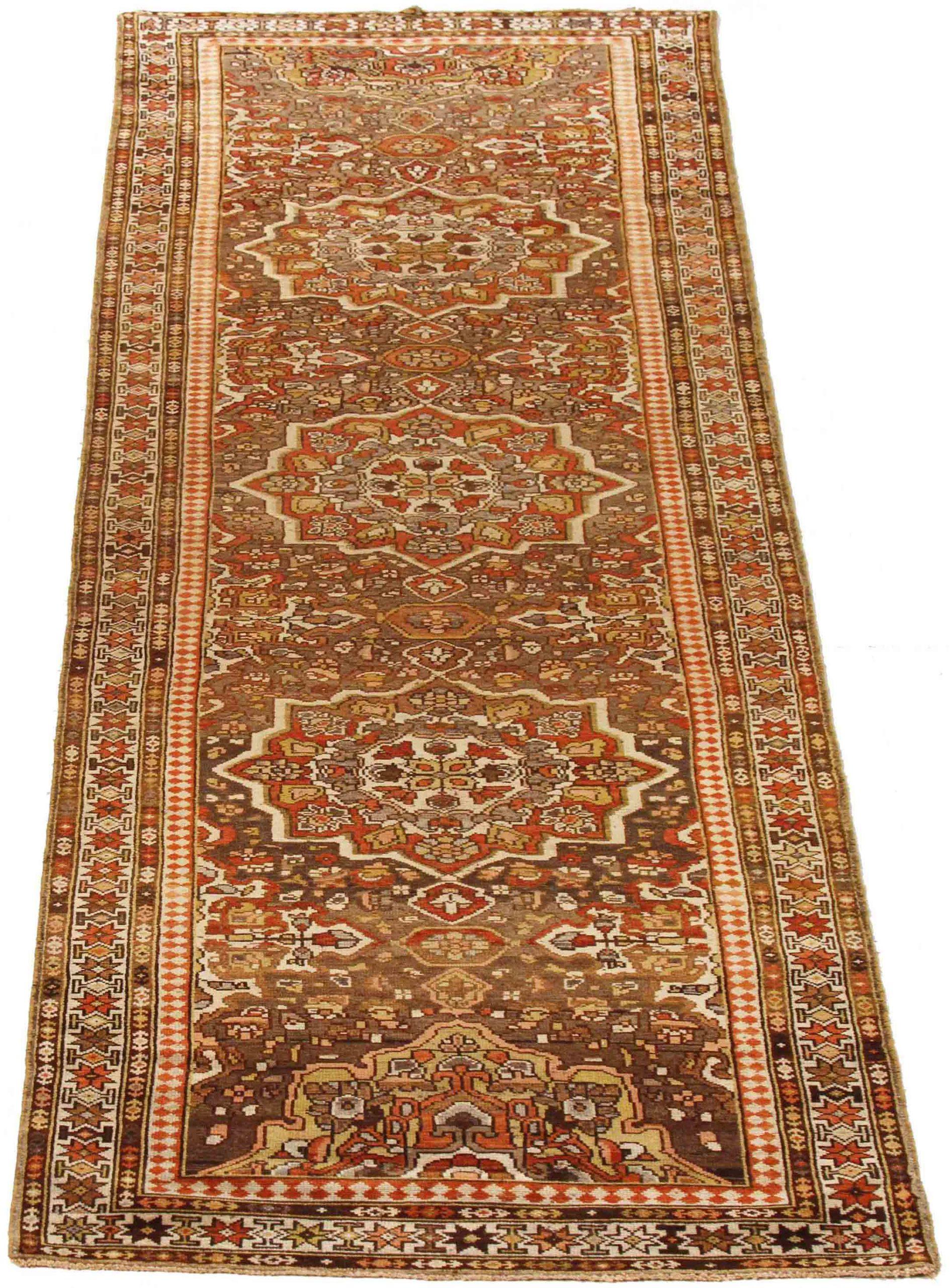 Entdecken Sie die Eleganz der persischen Bakhtiari, die sich durch wunderschöne Handwerkskunst auszeichnet. Dieses exklusive Design, das mit viel Liebe zum Detail entworfen wurde, ist perfekt, um Ihren Raum zu verschönern.