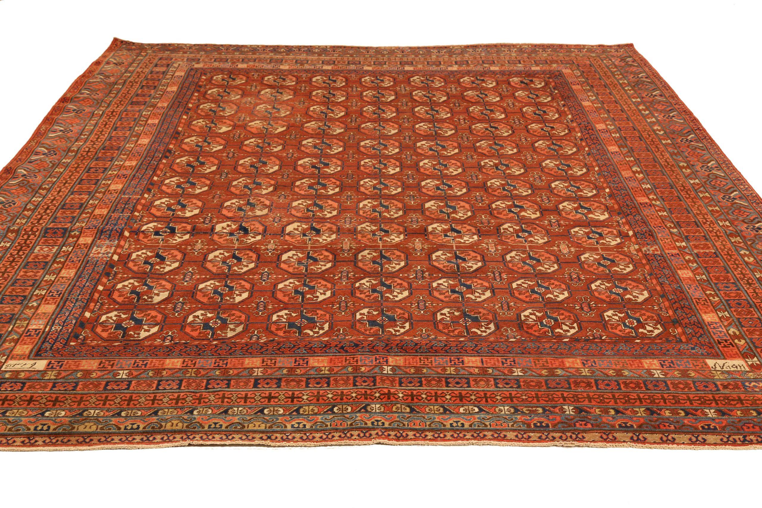 Entdecken Sie die Eleganz der persischen Bachtiari mit Teppichen aus der Zeit um 1880. Dieses exklusive Design, das mit viel Liebe zum Detail entworfen wurde, ist perfekt, um Ihren Raum zu verschönern.